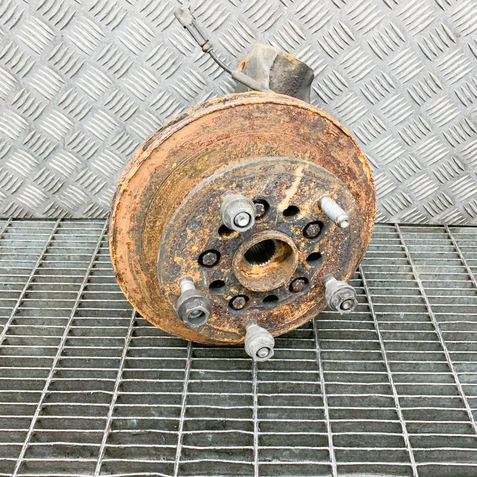 Ford Transit Custom / Tourneo Custom Front Left Wheel Hub Front Left Wheel Hub — FORD TRANSIT CUSTOM Mini...
