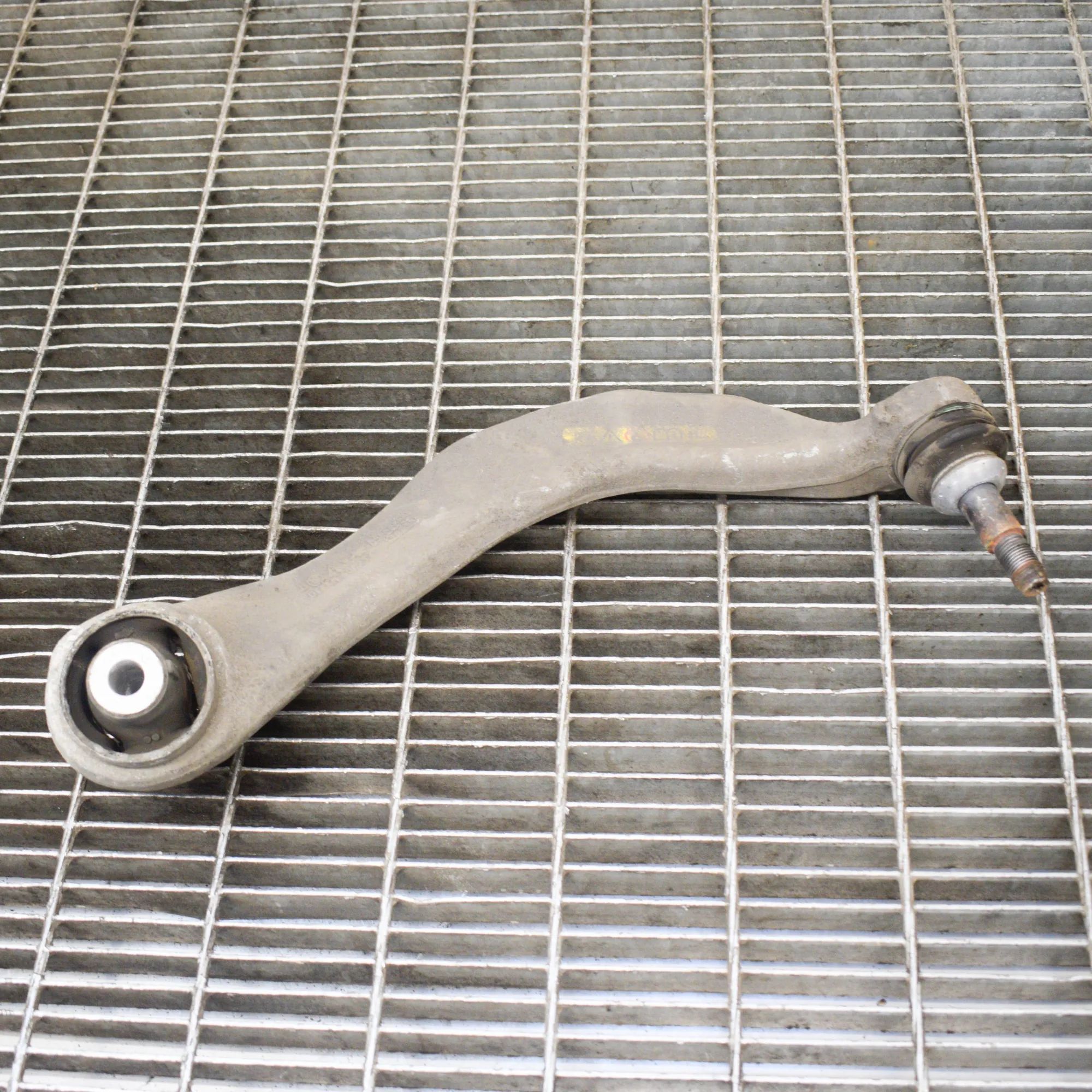 BMW 5 (F10 / F11) Front Left Curved Control Arm Front Left Curved Control Arm — BMW 5 Touring F...
