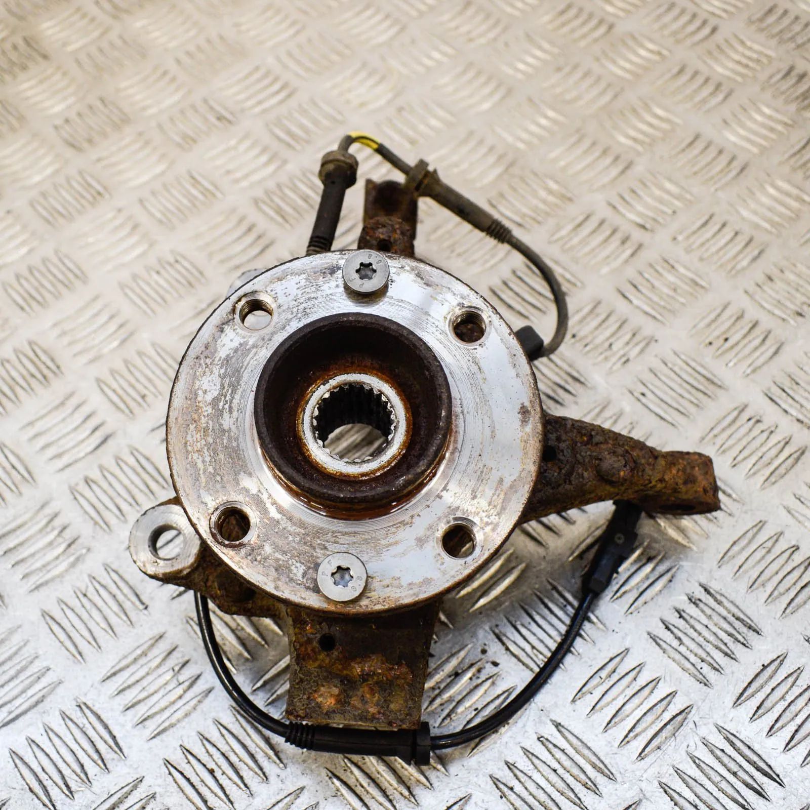 Dacia Sandero Front Right Wheel Hub Front Right Wheel Hub — DACIA SANDERO II (2012-...