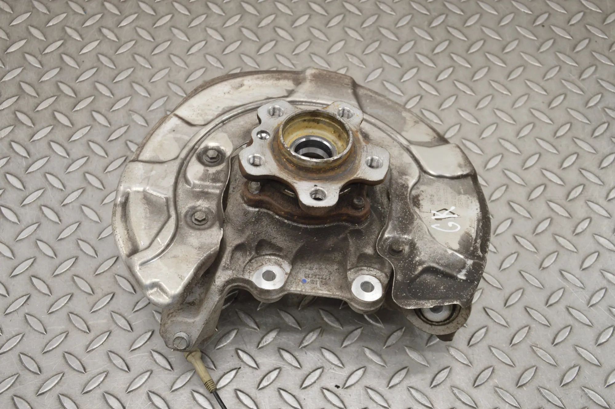 BMW 5 (G30 / G31) Rear Left Wheel Hub Spindle Rear Left Wheel Hub Spindle — BMW 5 Touring G31...