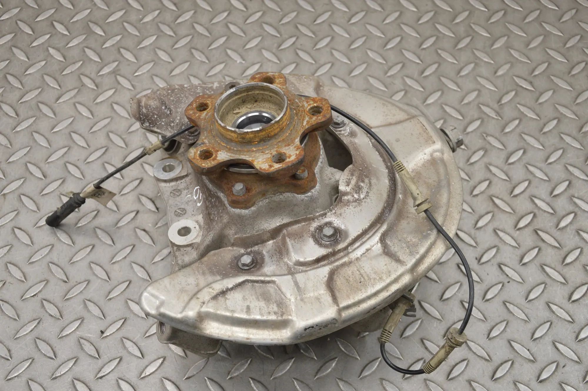 BMW 5 (G30 / G31) Rear Right Wheel Hub Rear Right Wheel Hub — BMW 5 G30 (2016-PRESENT)...