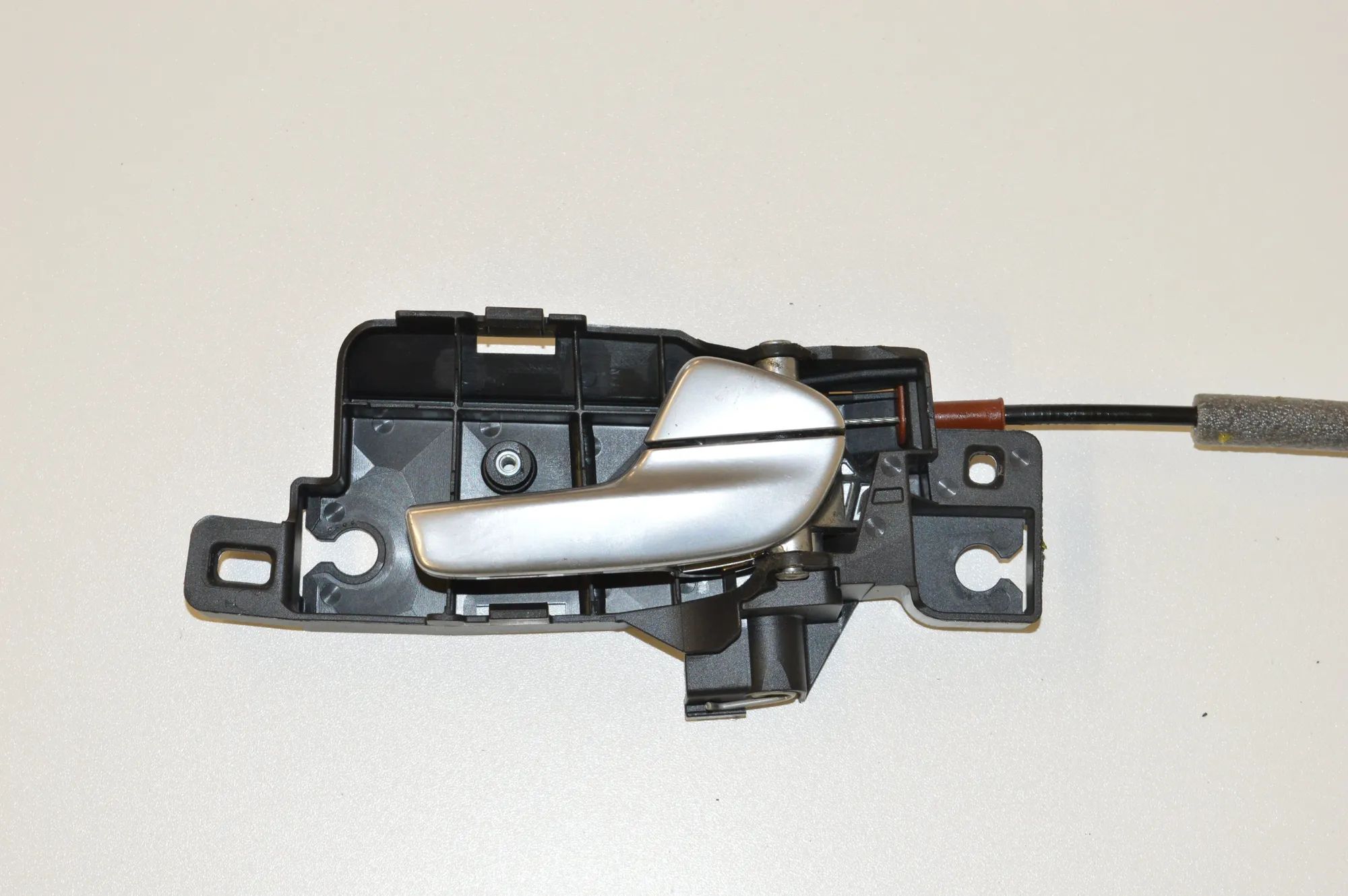 Ford Mondeo Interior door handle surround — rear right Interior door handle surround — rear right — FO...