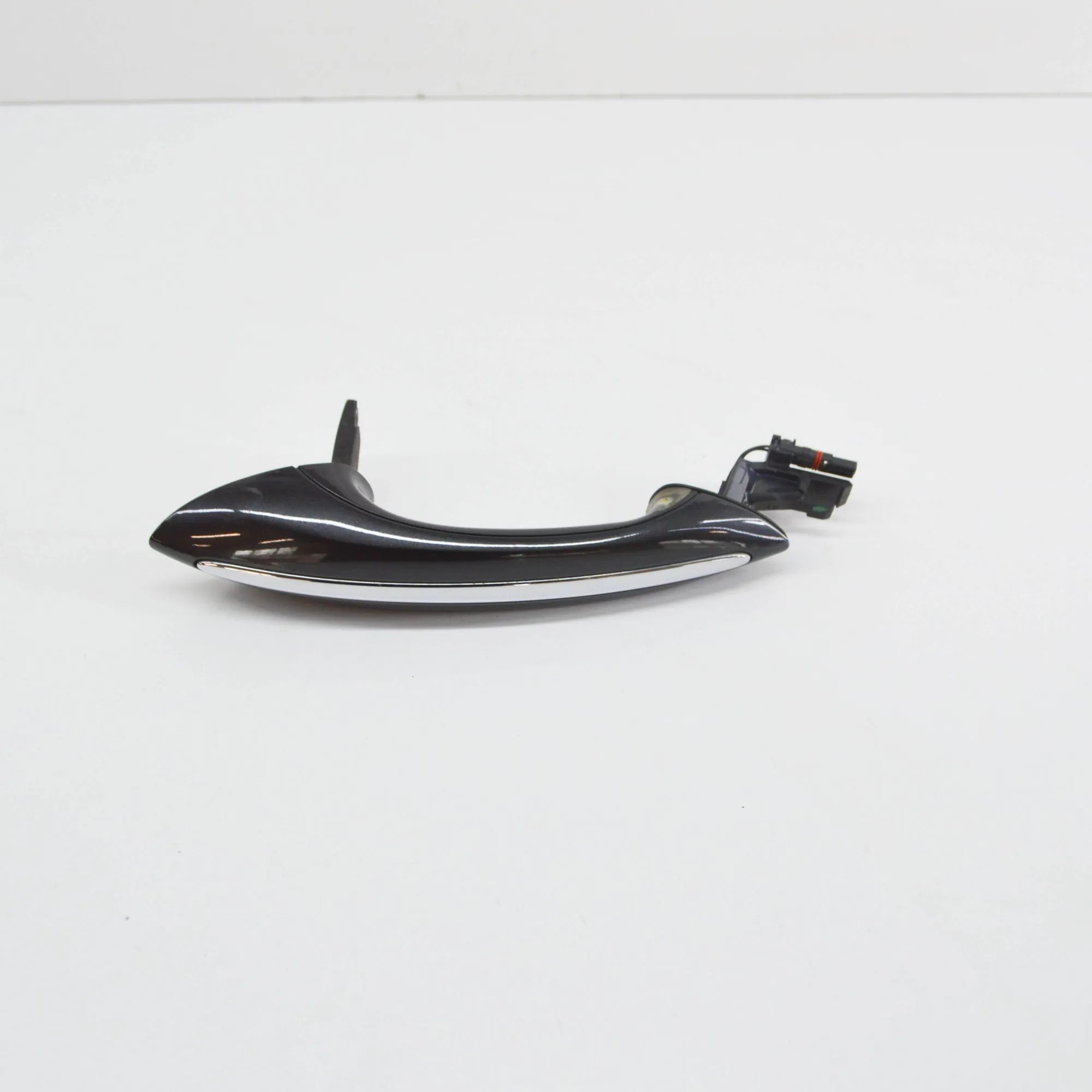BMW 5 (F10 / F11) Rear Left Door Exterior Handle Rear Left Door Exterior Handle — BMW 5 Touring ...