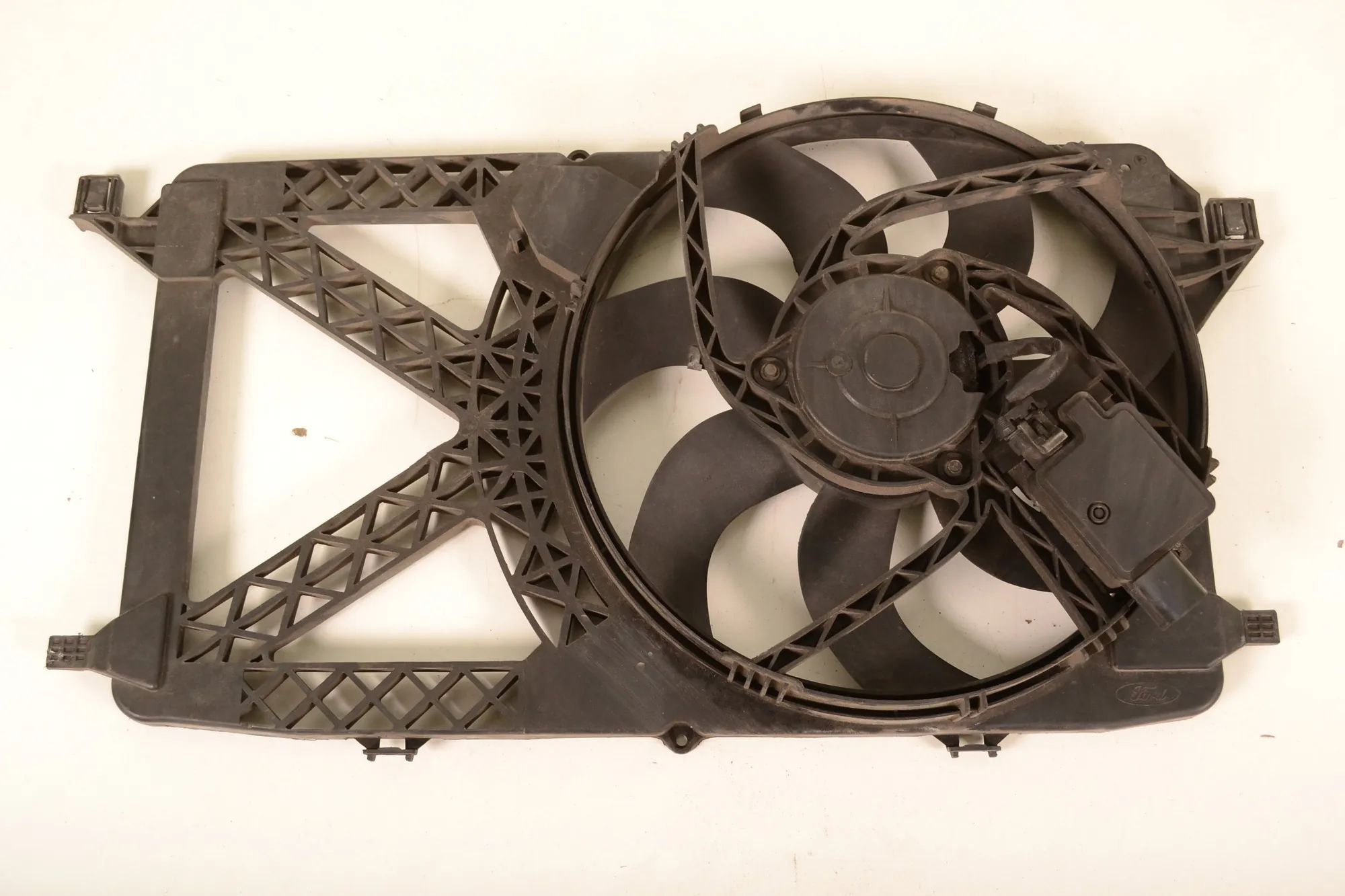 Ford Transit Connect / Tourneo Connect Engine Cooling Fan Shroud Engine Cooling Fan Shroud — FORD TRANSIT Van (2...