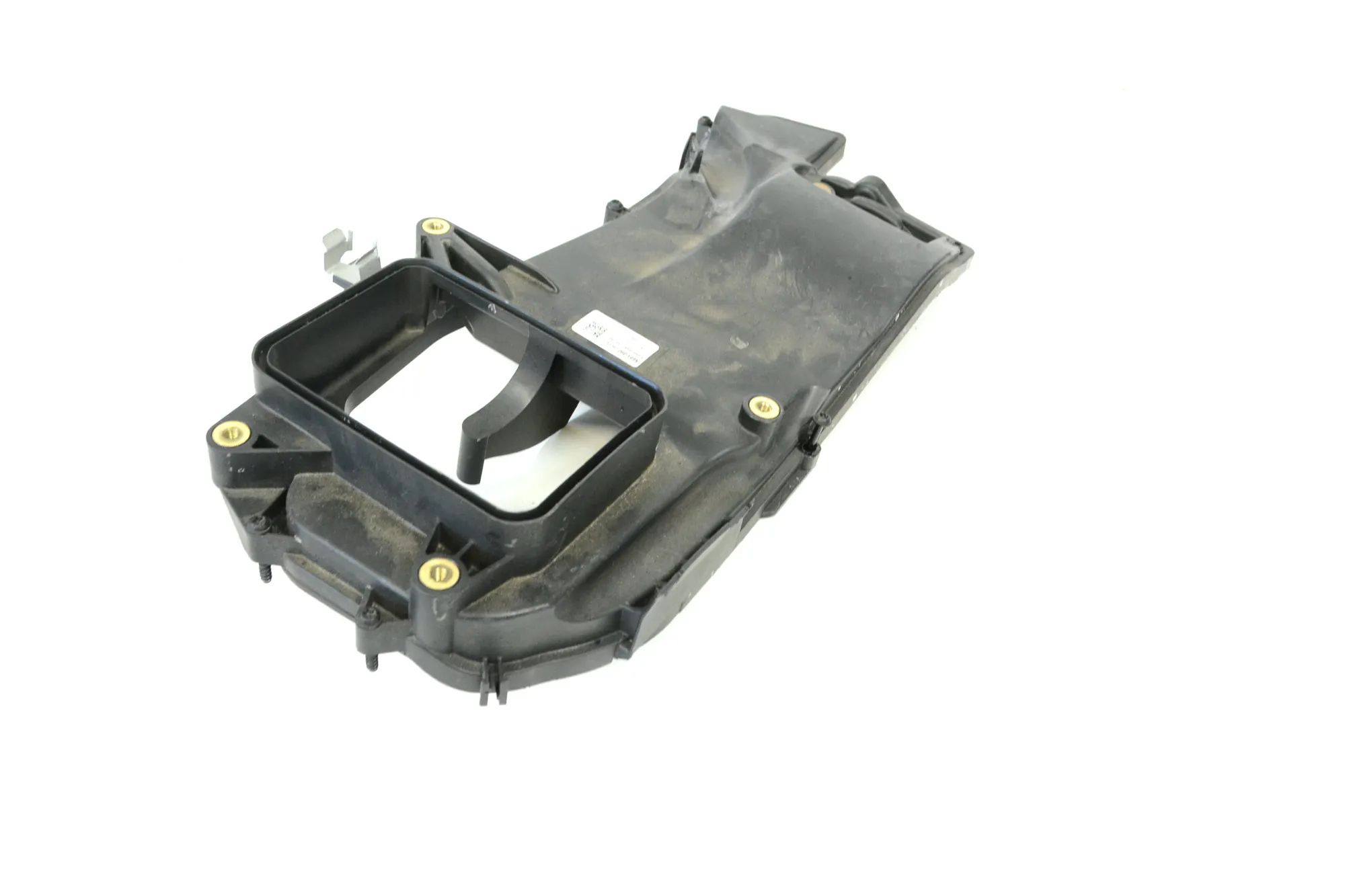 Mercedes-Benz A (W176) Air filter housing upper section Air filter housing upper section — MERCEDES BEN...