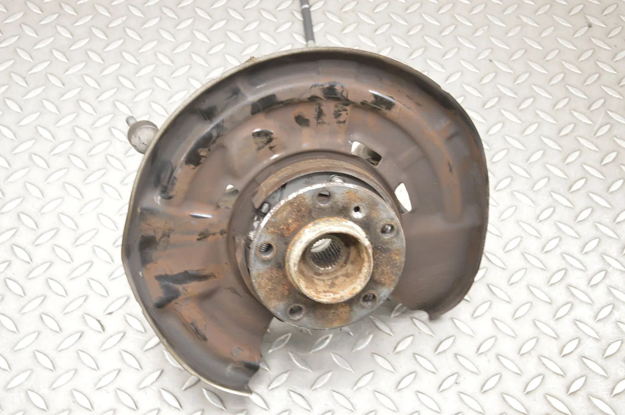 BMW 2 (F22 / F23) Rear Left Wheel Hub Spindle Rear Left Wheel Hub Spindle — BMW 2 Cabrio F23 ...