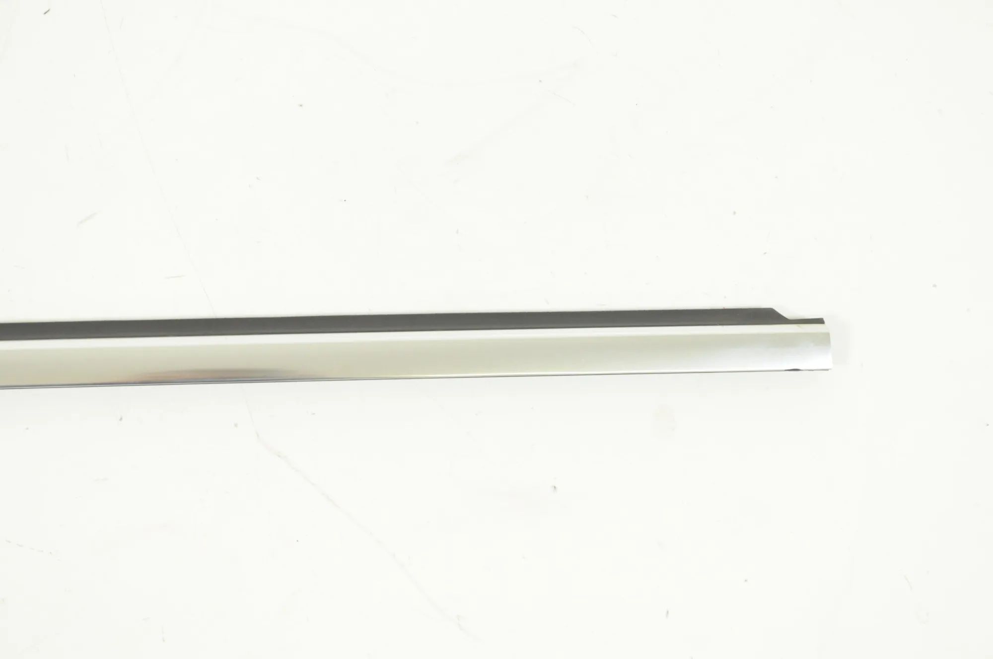 Mercedes-Benz A (W169) Door window moulding — front — right Door window moulding — front — right — MERCEDES...