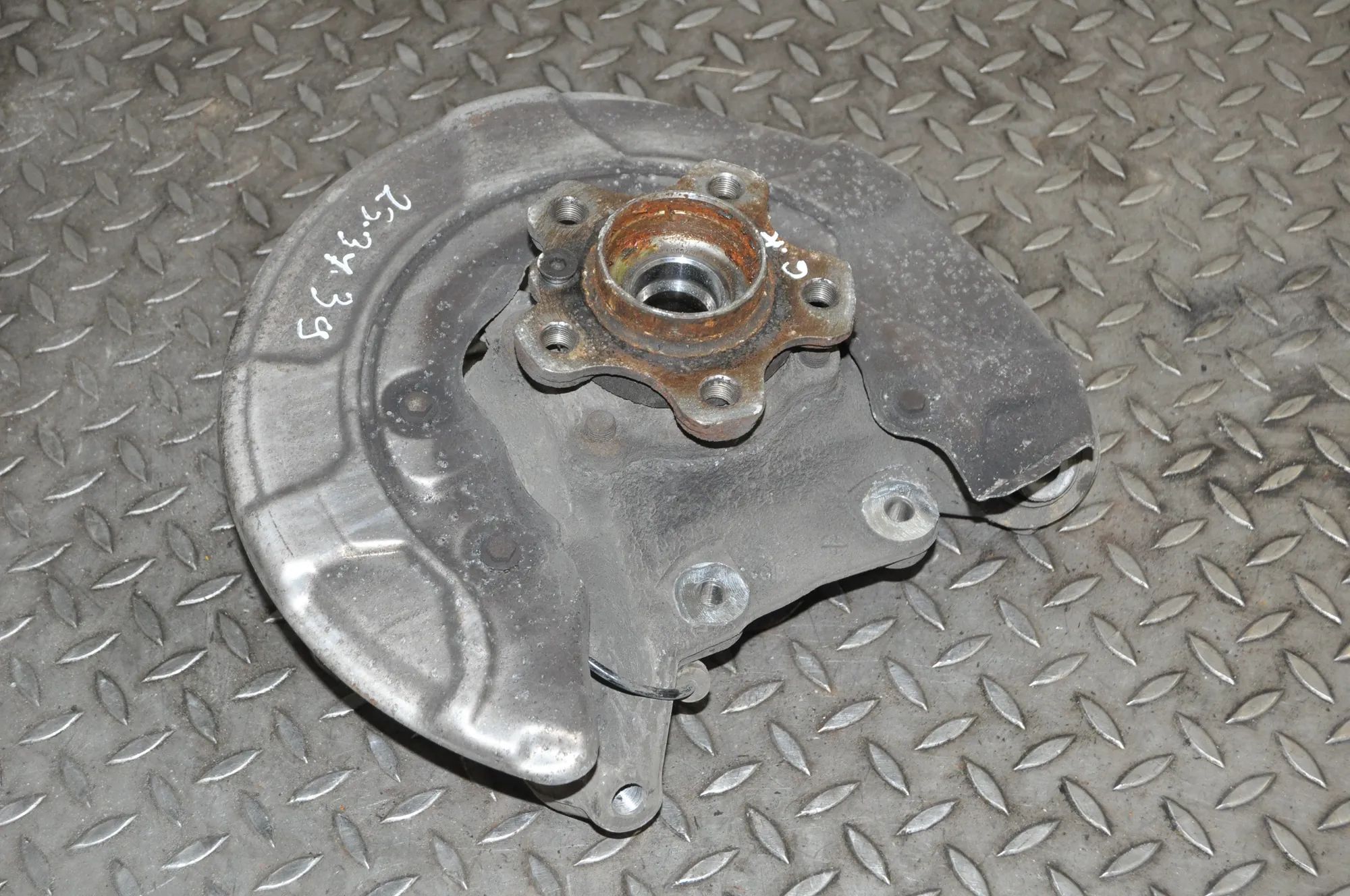 BMW 5 (F10 / F11) Rear Left Wheel Hub Spindle Rear Left Wheel Hub Spindle — BMW 5 G30 (2016-P...