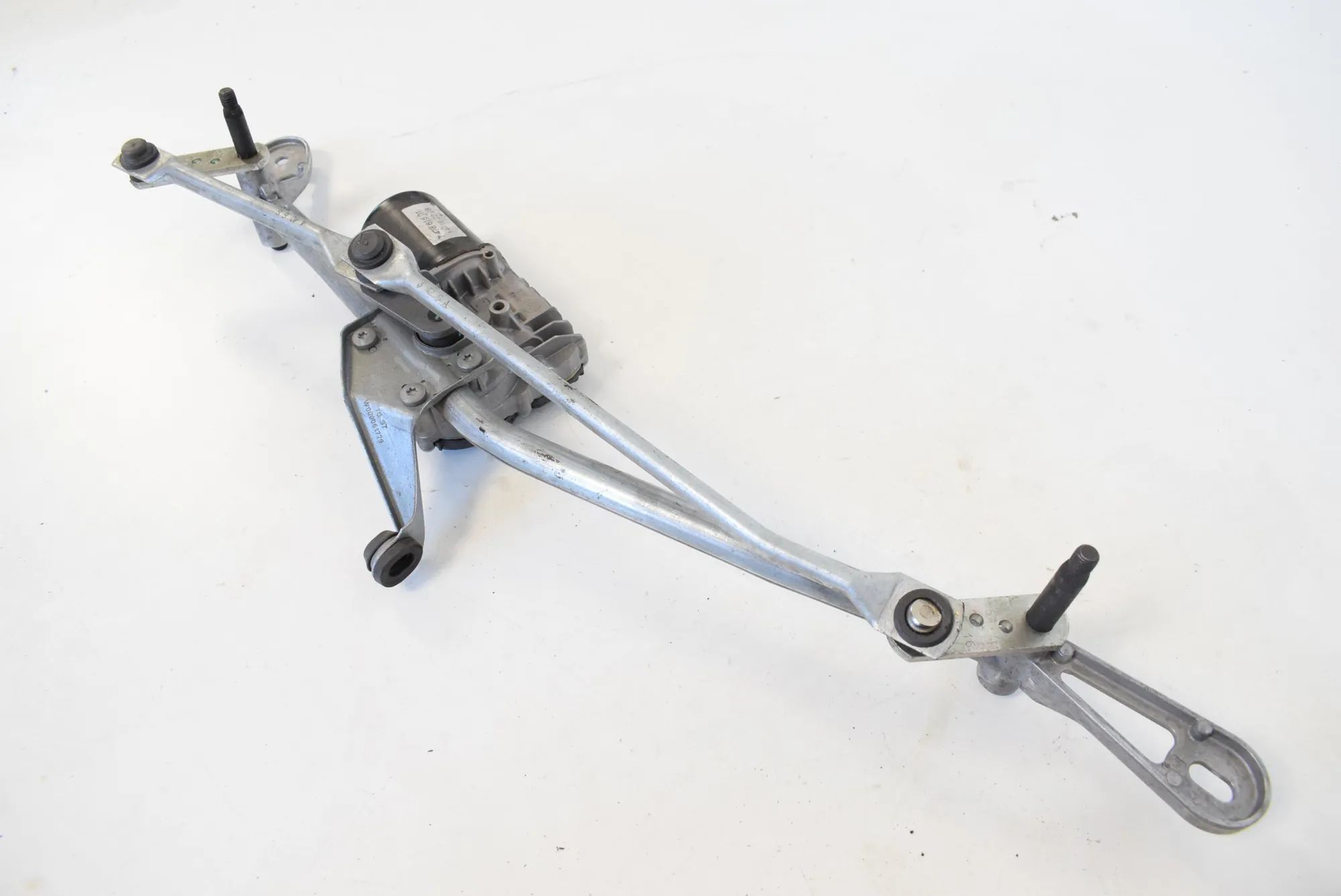 BMW 7 (G11 / G12) Front Windshield Wiper Mechanism Front Windshield Wiper Mechanism — BMW 7 G11, G...