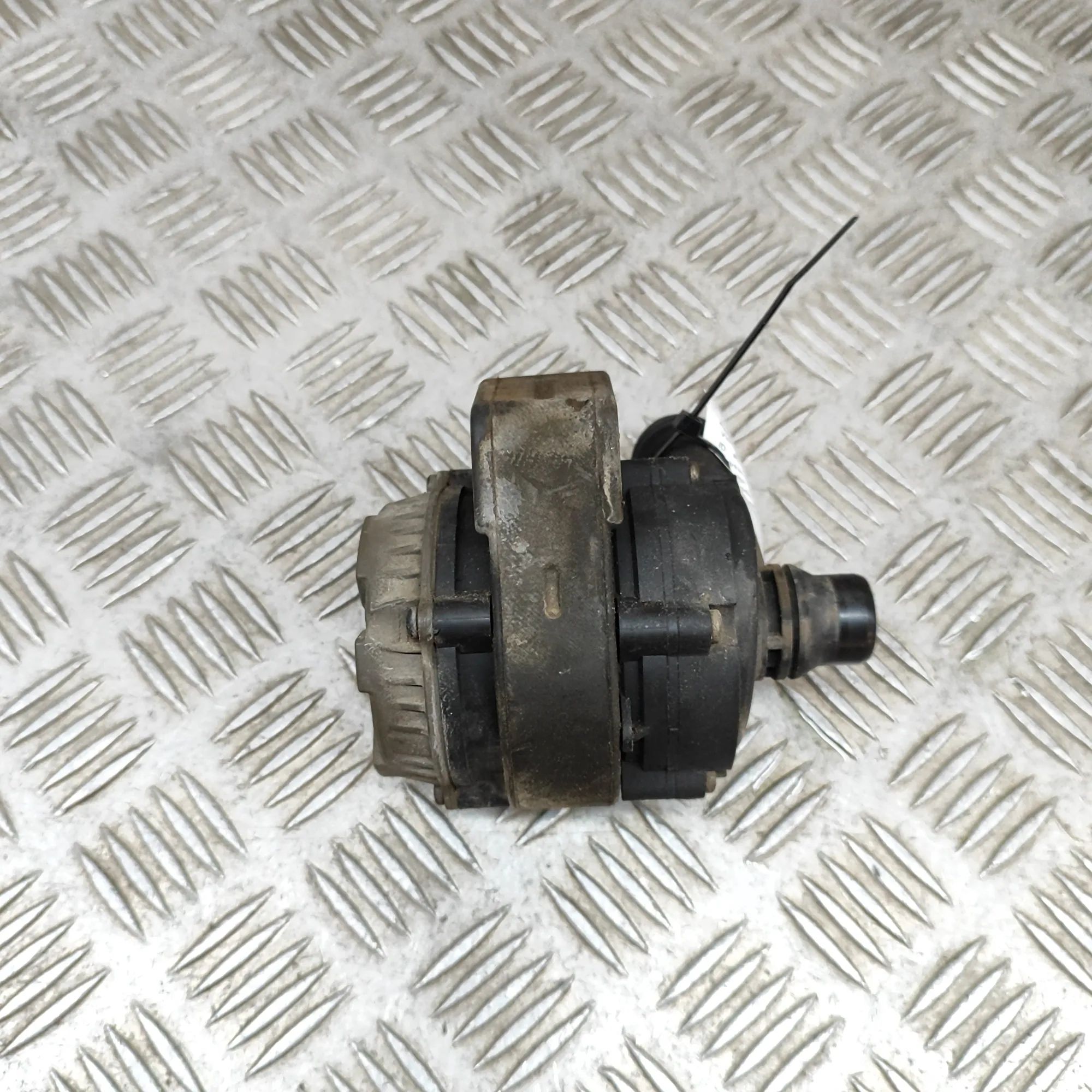BMW 5 (G30 / G31) Auxiliary Water Pump Auxiliary Water Pump — BMW 5 G30 (2016-PRESENT)...