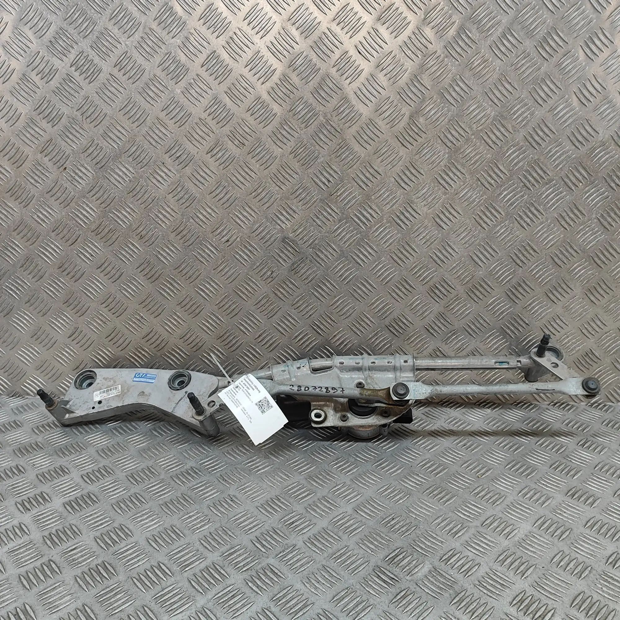 Mercedes-Benz A (W176) Front Windshield Wiper Mechanism Front Windshield Wiper Mechanism — MERCEDES BEN...