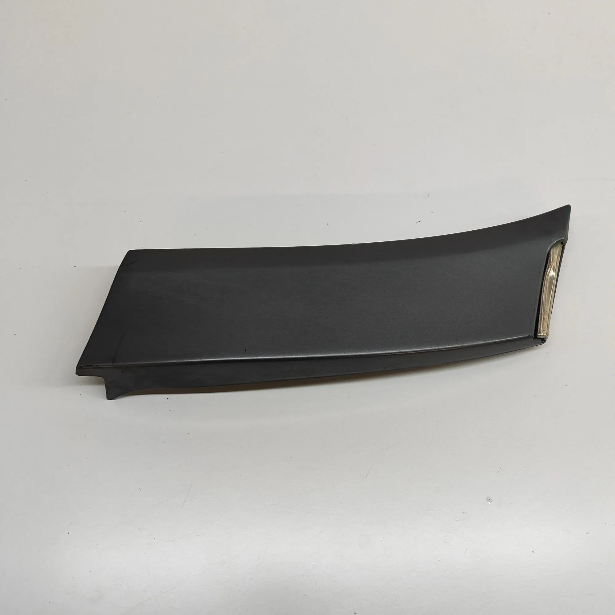 Mercedes-Benz 200 - 500 / E (W124) Fender moulding — rear right