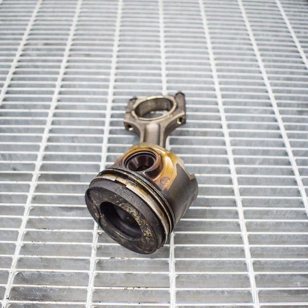 BMW 5 (E60 / E61) Piston Piston — BMW 5 Touring E61 (2004-2010) — 779274...