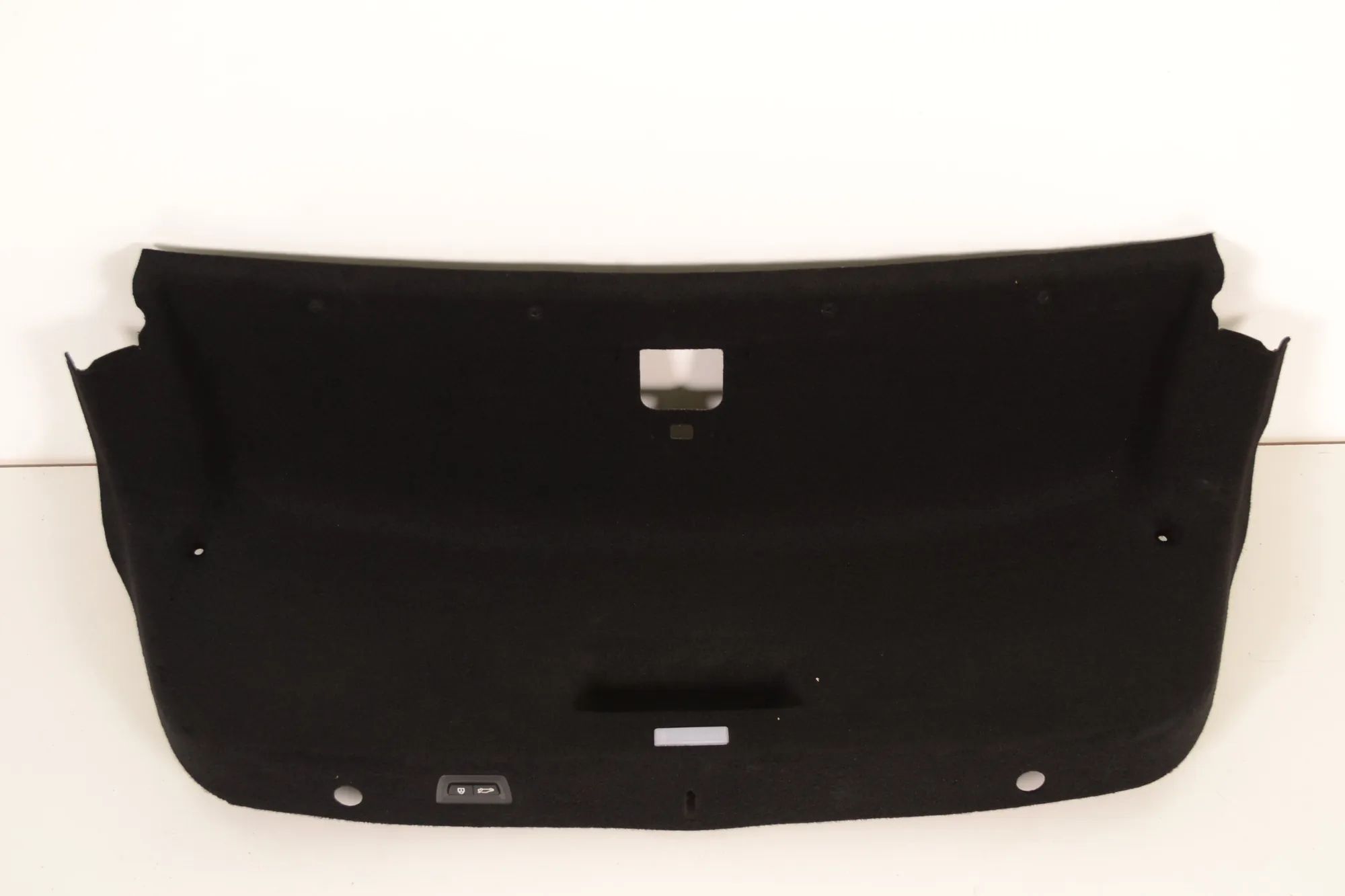 BMW 7 (G11 / G12) Tailgate Bootlid Cover Trim Tailgate Bootlid Cover Trim — BMW 7 G11, G12 (2...