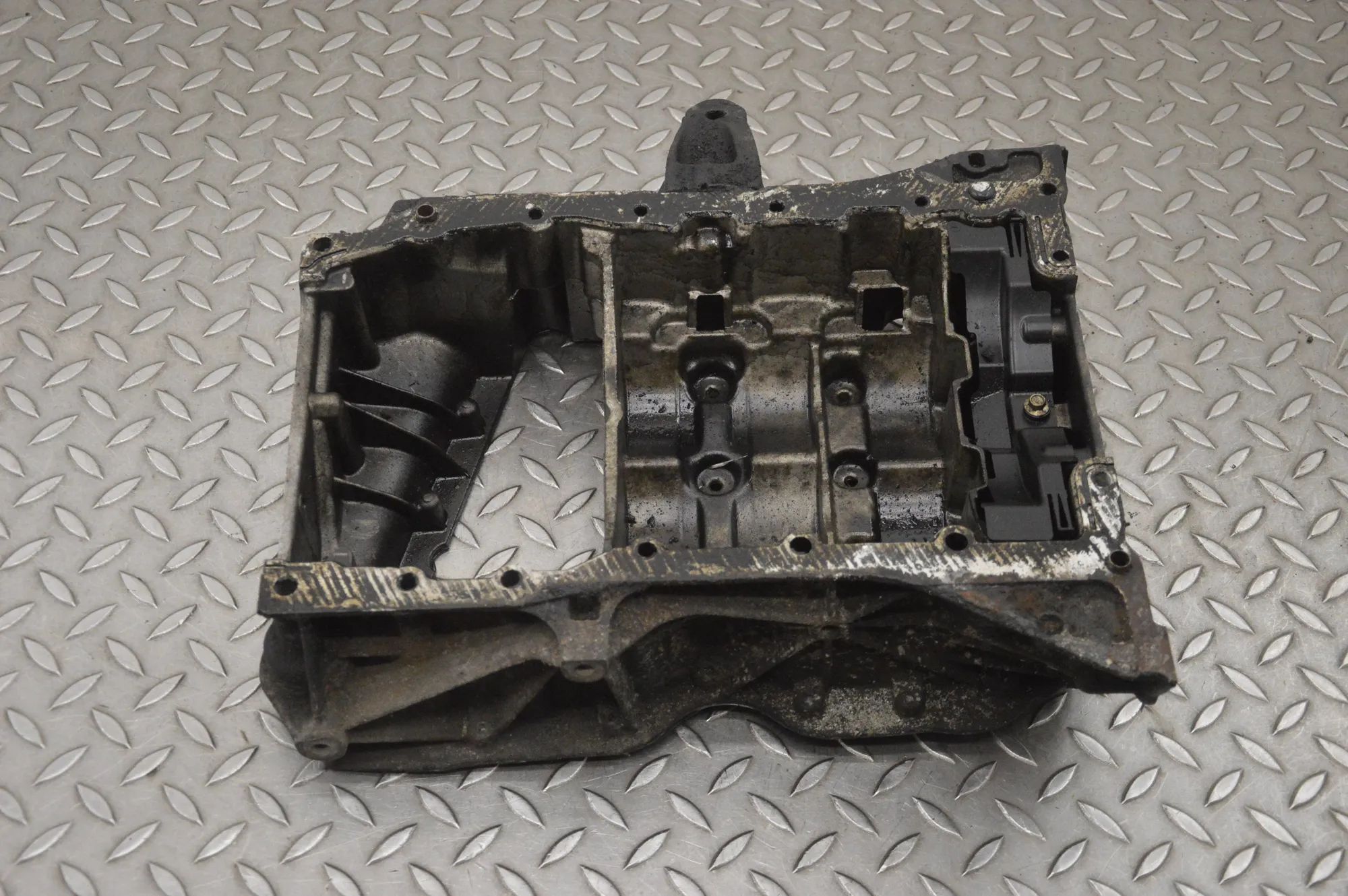 Opel Vivaro (A) Oil sump Oil sump — OPEL VIVARO Combi J7 (2001-2014) — 8...
