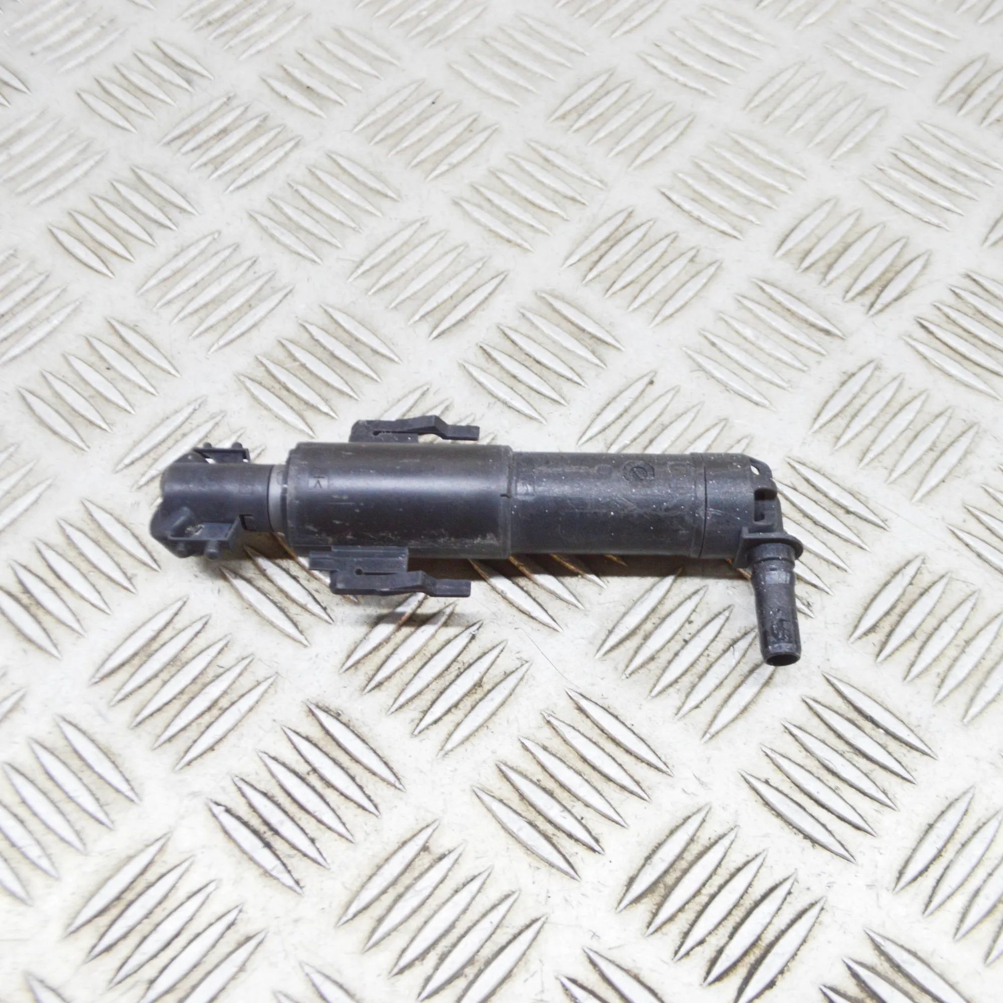 BMW 7 (G11 / G12) Headlight washer pump — right Headlight washer pump — right — BMW 7 G11, G12 ...