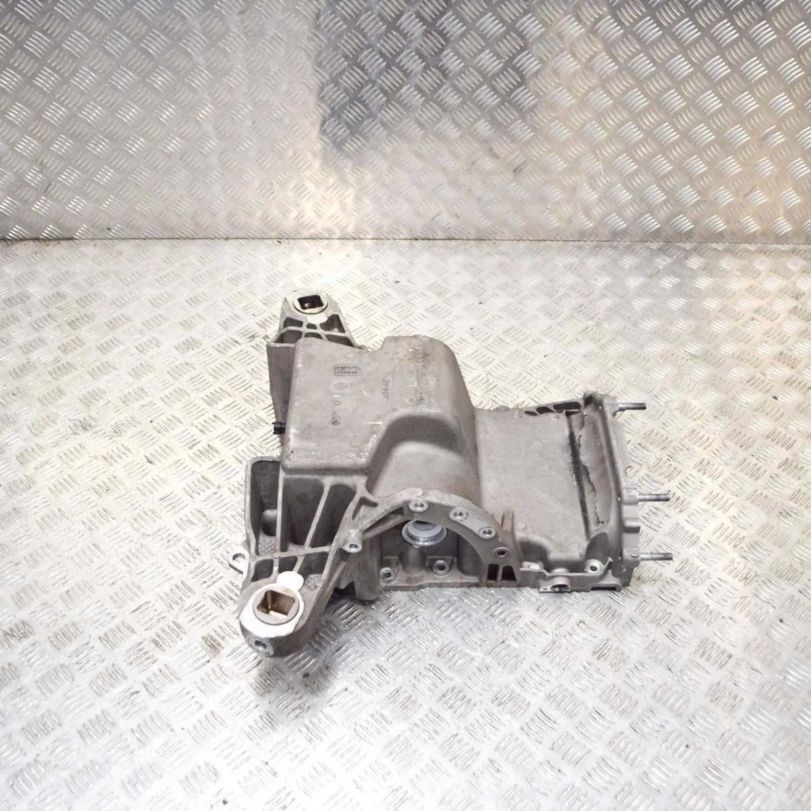 Jaguar XJ (XJ40) Engine Oil Pan Engine Oil Pan — JAGUAR XJ XJ40, XJ81 (1986-199...