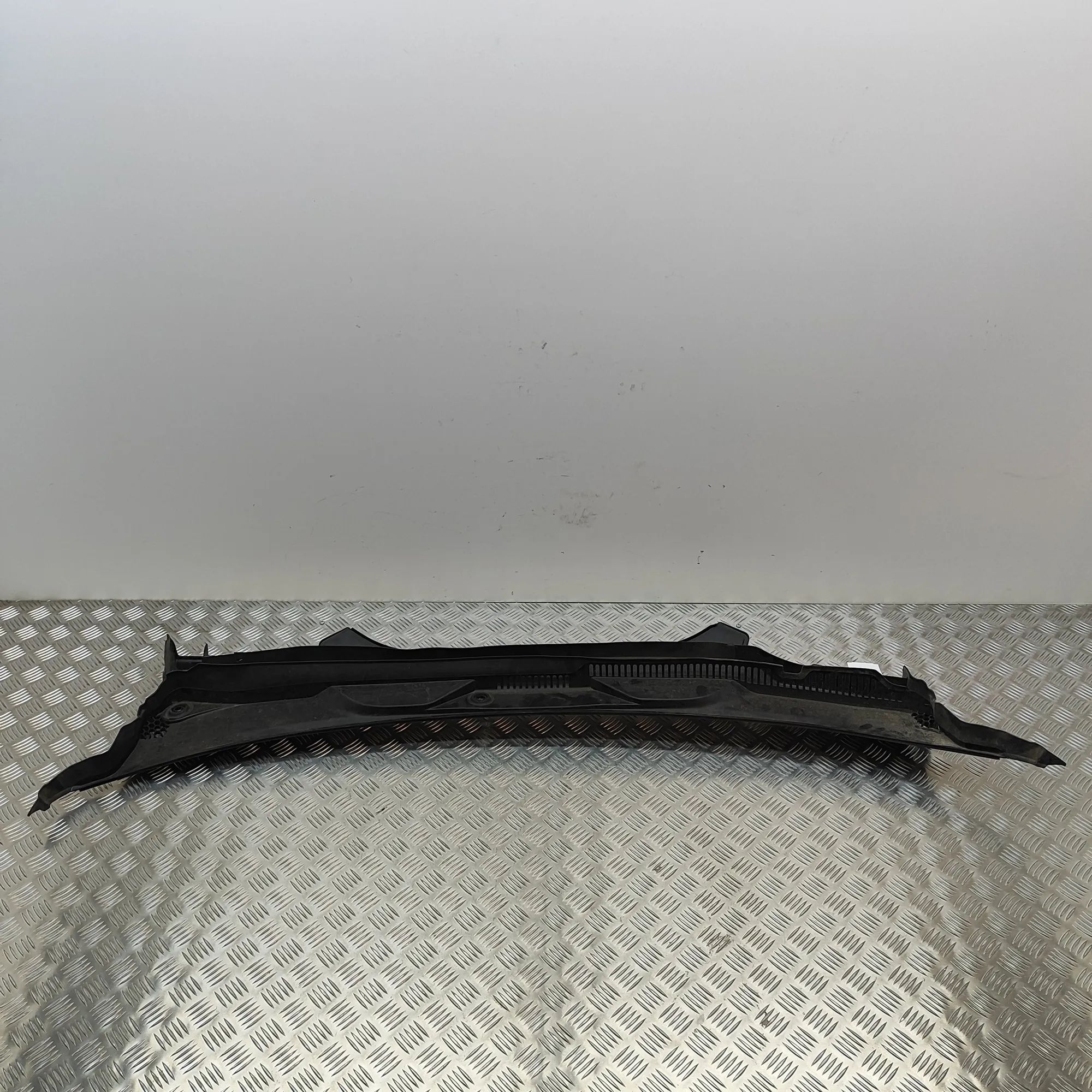 BMW 5 (F10 / F11) Front Wiper Cowl Trim Front Wiper Cowl Trim — BMW 5 G30 (2016-PRESENT...