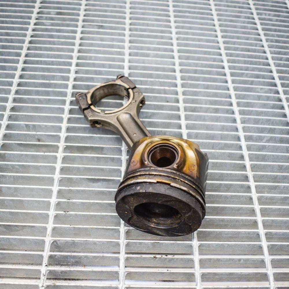 BMW 5 (E60 / E61) Piston Piston — BMW 5 Touring E61 (2004-2010) — 779274...