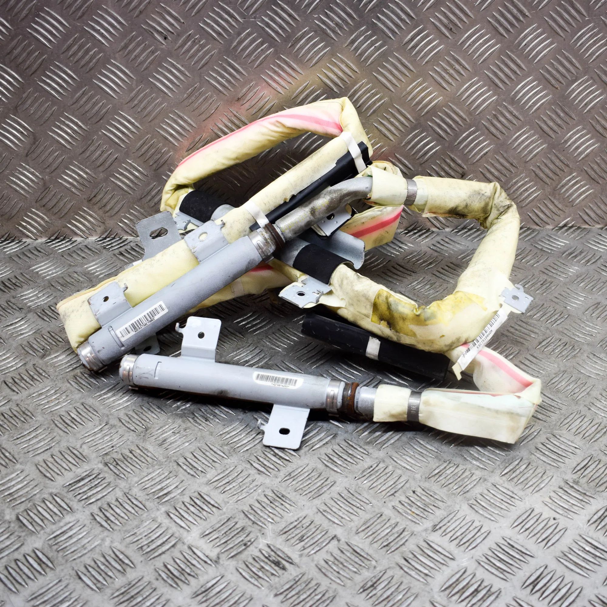 Kia Carnival Right Side Roof Safety Curtain SRS Right Side Roof Safety Curtain SRS — KIA CARNIV...