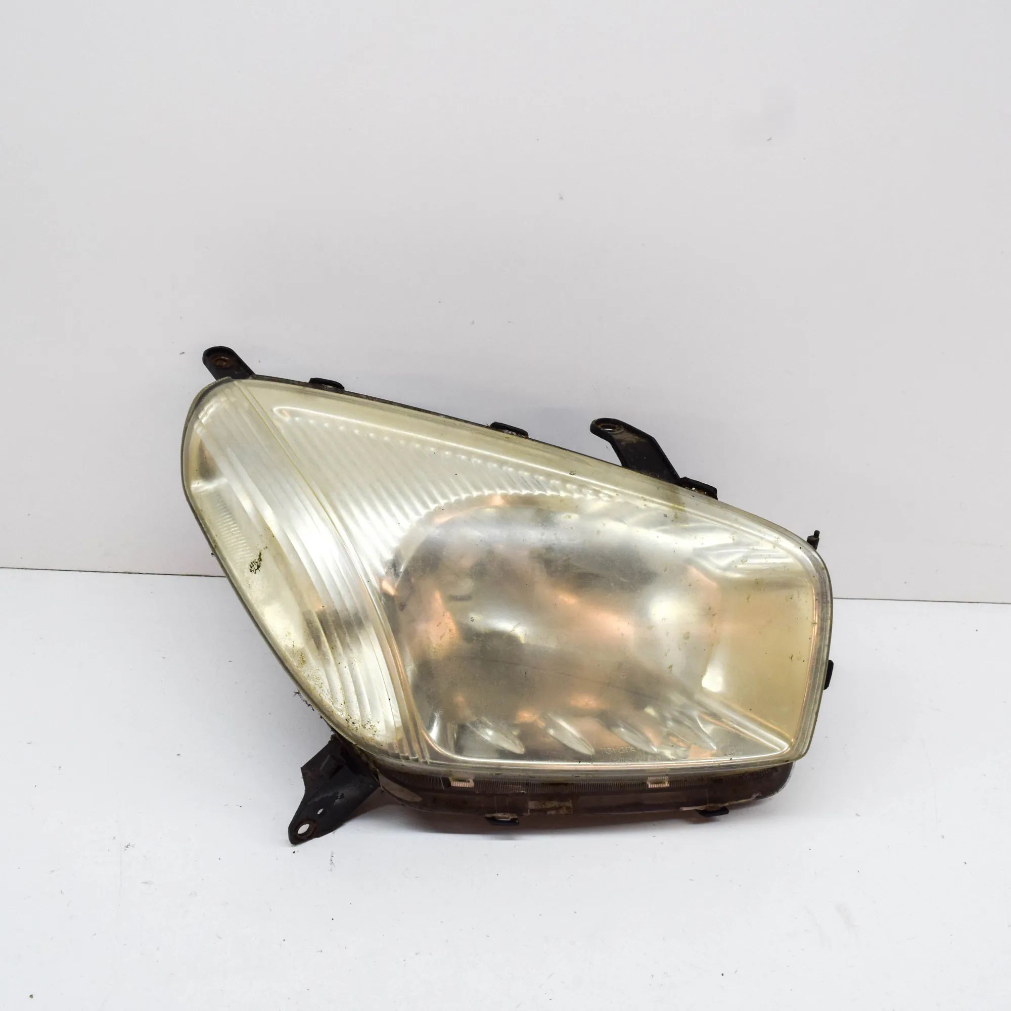 Toyota RAV4 (XA20) Front Right Headlight Front Right Headlight — TOYOTA RAV 4 II _A2_ (2...
