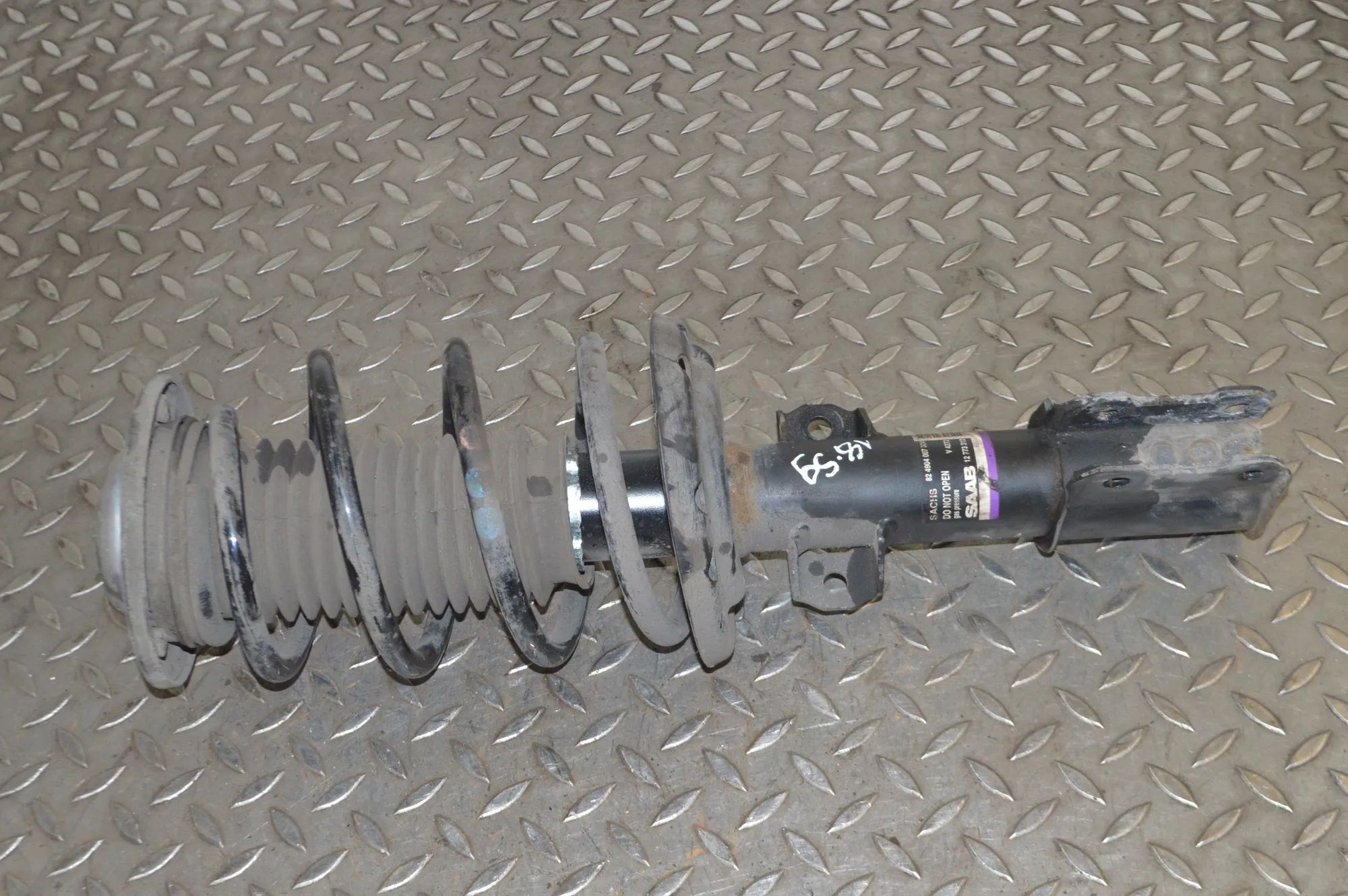 Saab 9-3 Shock absorber — front left Shock absorber — front left — SAAB 9-3 Cabrio Y...