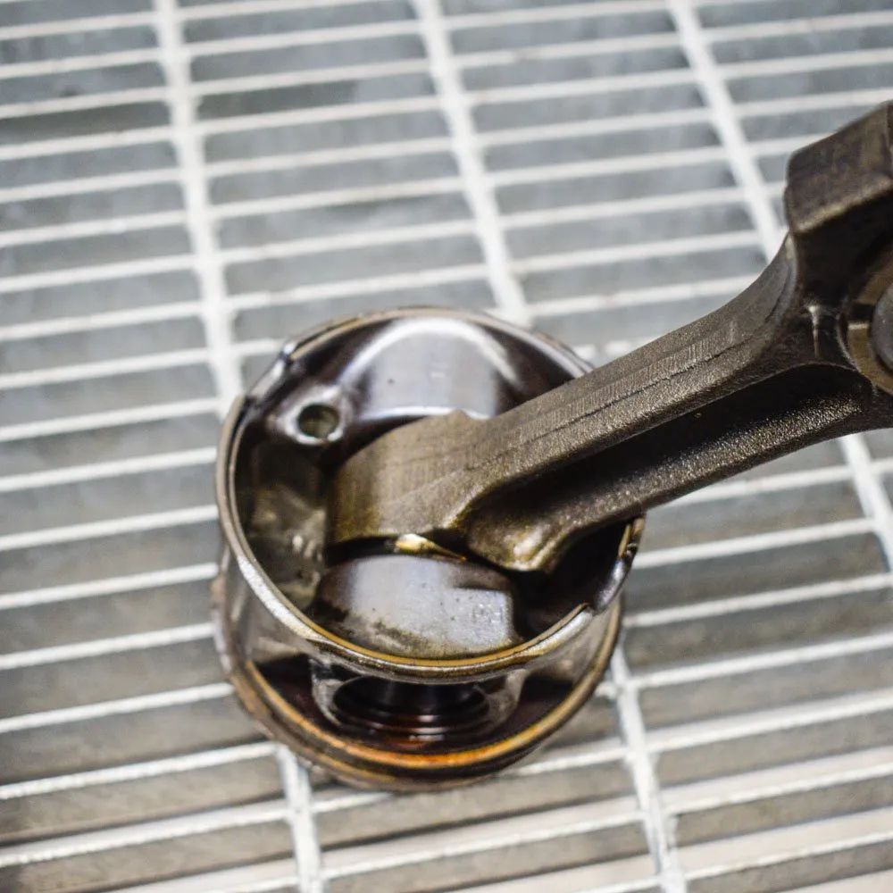 BMW 5 (E60 / E61) Piston Piston — BMW 5 Touring E61 (2004-2010) — 779274...