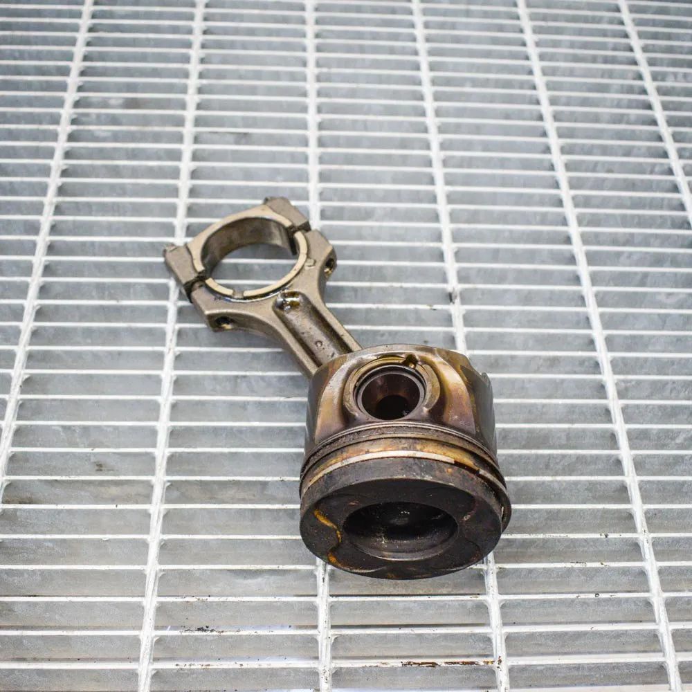 BMW 5 (E60 / E61) Piston Piston — BMW 5 Touring E61 (2004-2010) — 779274...