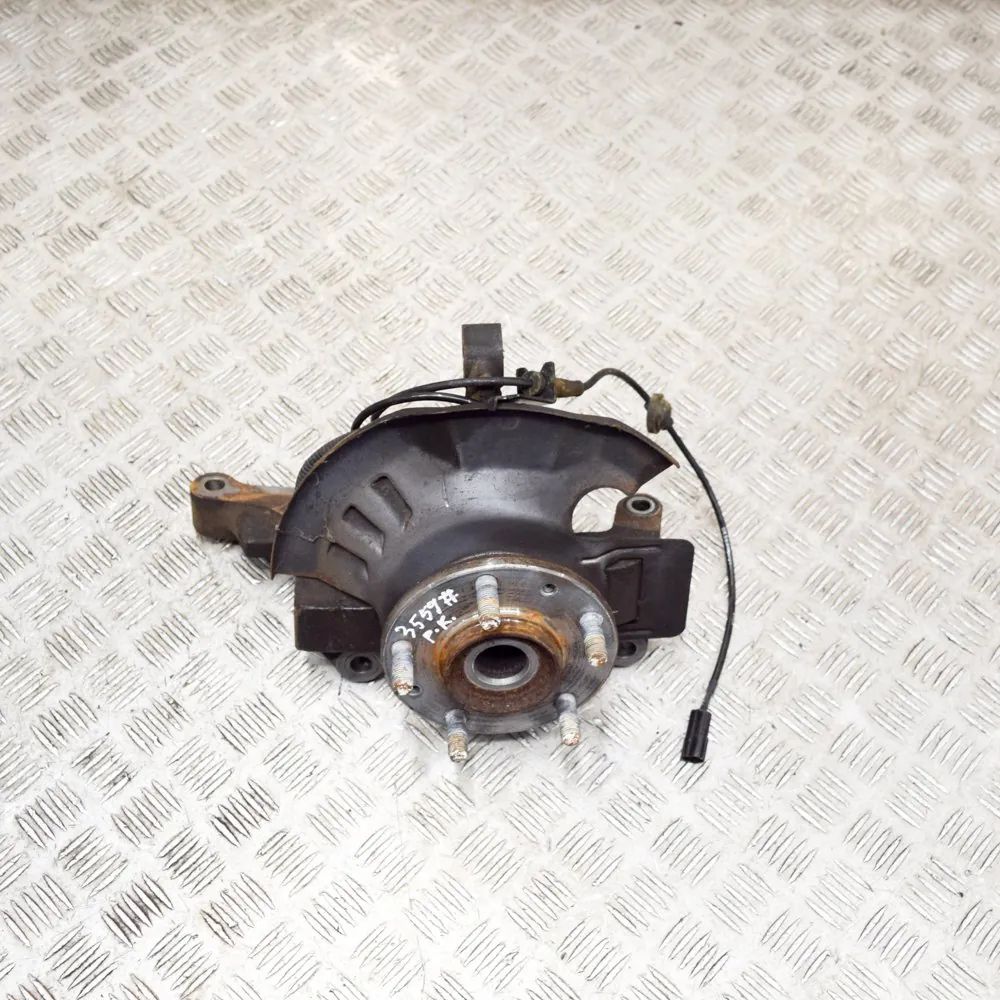 Kia Carnival Front Left Wheel Hub Front Left Wheel Hub — KIA CARNIVAL II GQ (1999...