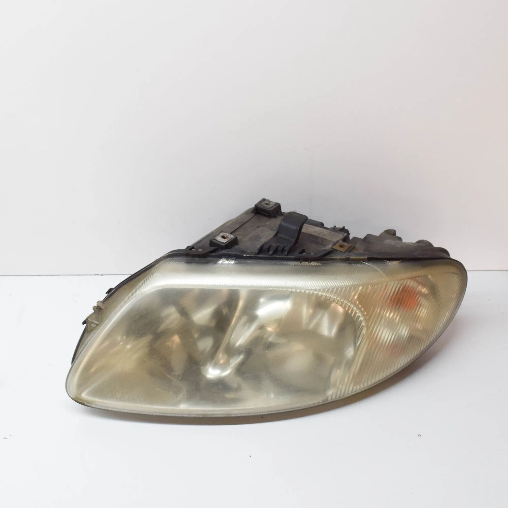 Chrysler Voyager / Town & Country Front Left Headlight Front Left Headlight — CHRYSLER VOYAGER IV RG, ...