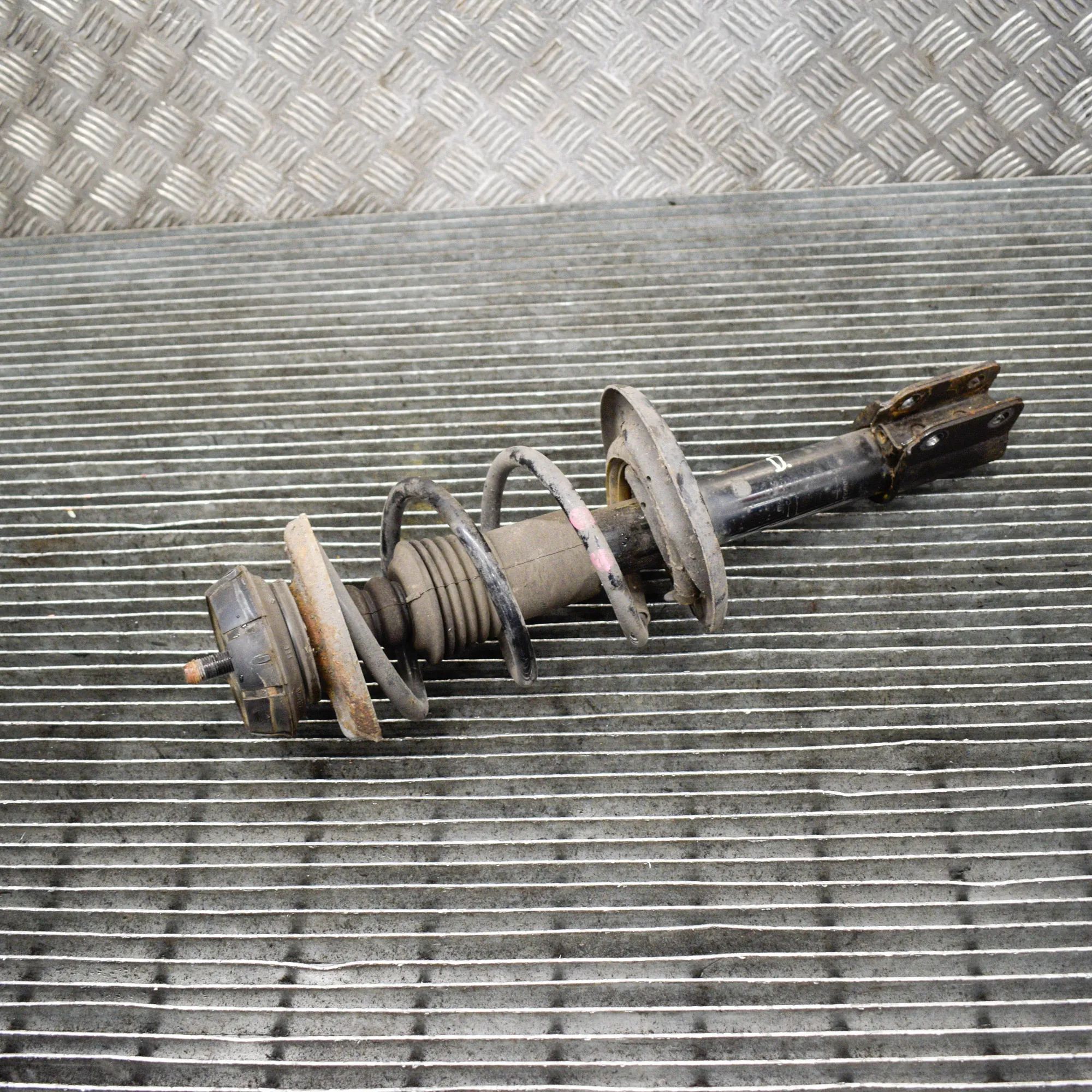 Dacia Sandero Shock absorber — front right Shock absorber — front right — DACIA SANDERO II...