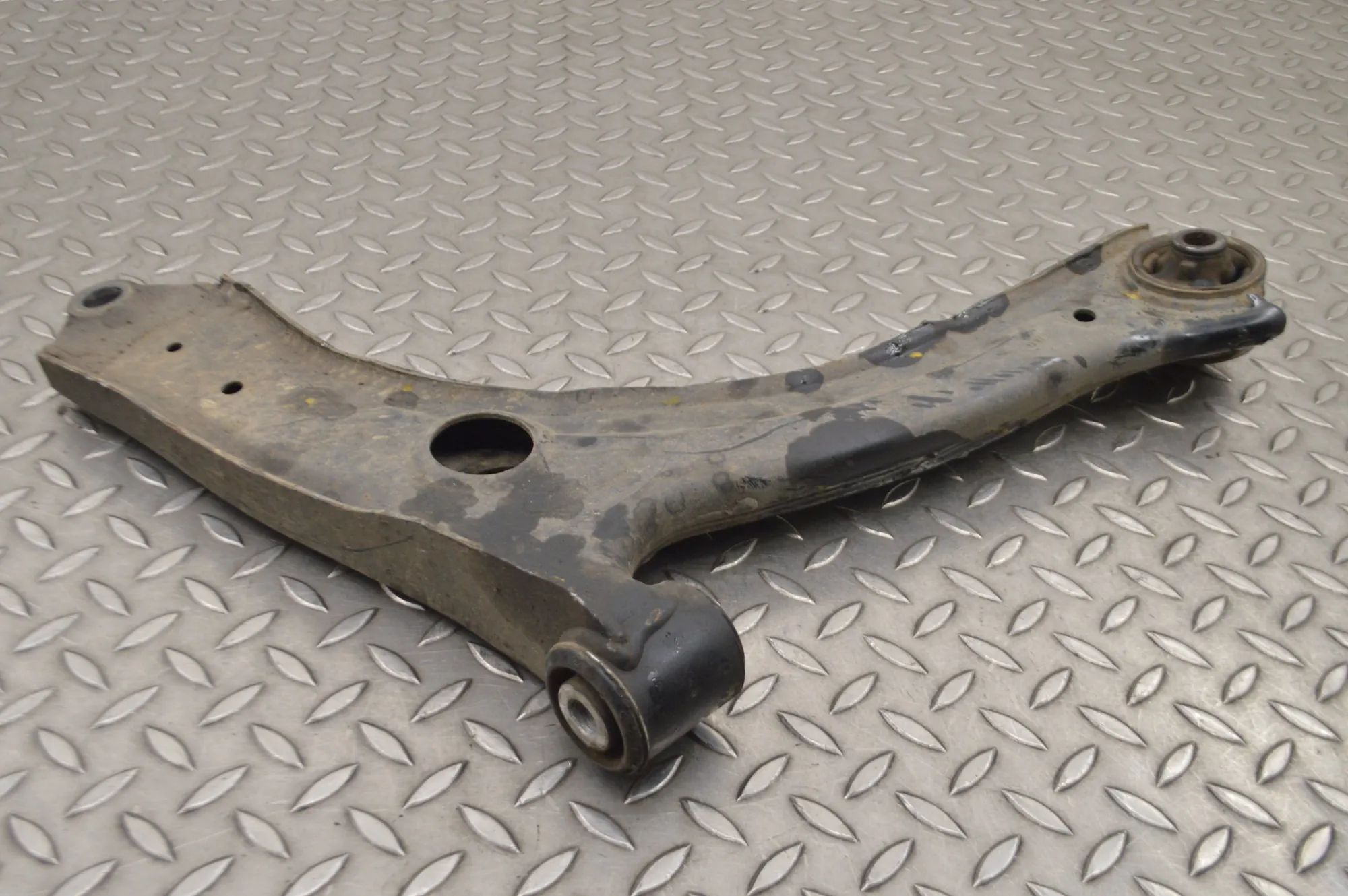 Ford Transit Custom / Tourneo Custom Front Left Lower Control Arm Front Left Lower Control Arm — FORD TRANSIT CUS...