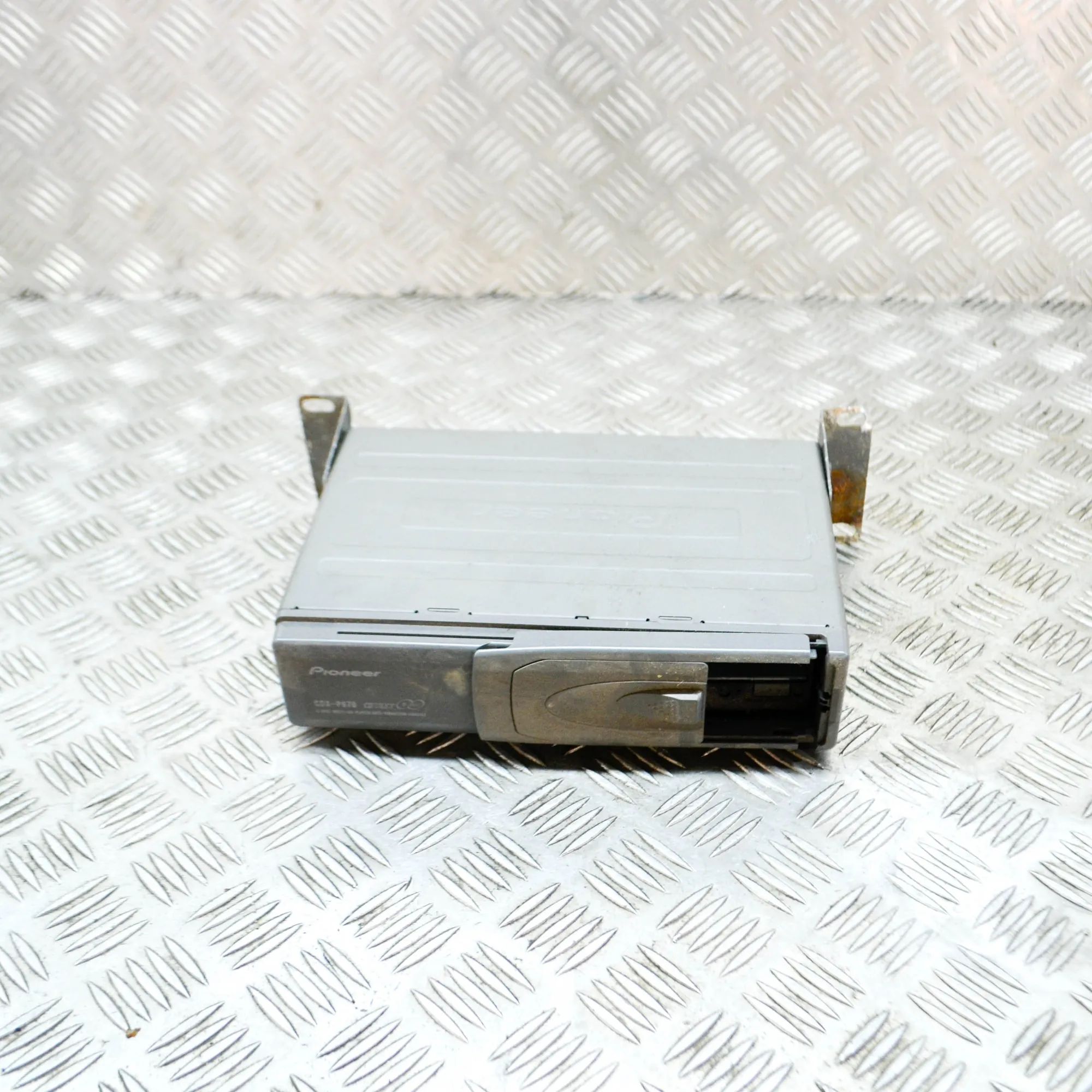 Toyota Land Cruiser 70 Radio/CD head unit Radio/CD head unit — TOYOTA LAND CRUISER 80 _J8...