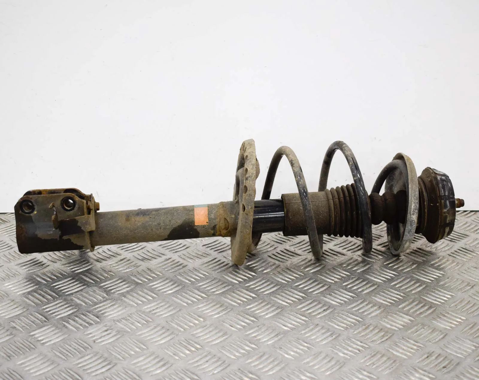 Dacia Sandero Shock absorber — front left Shock absorber — front left — DACIA SANDERO II ...