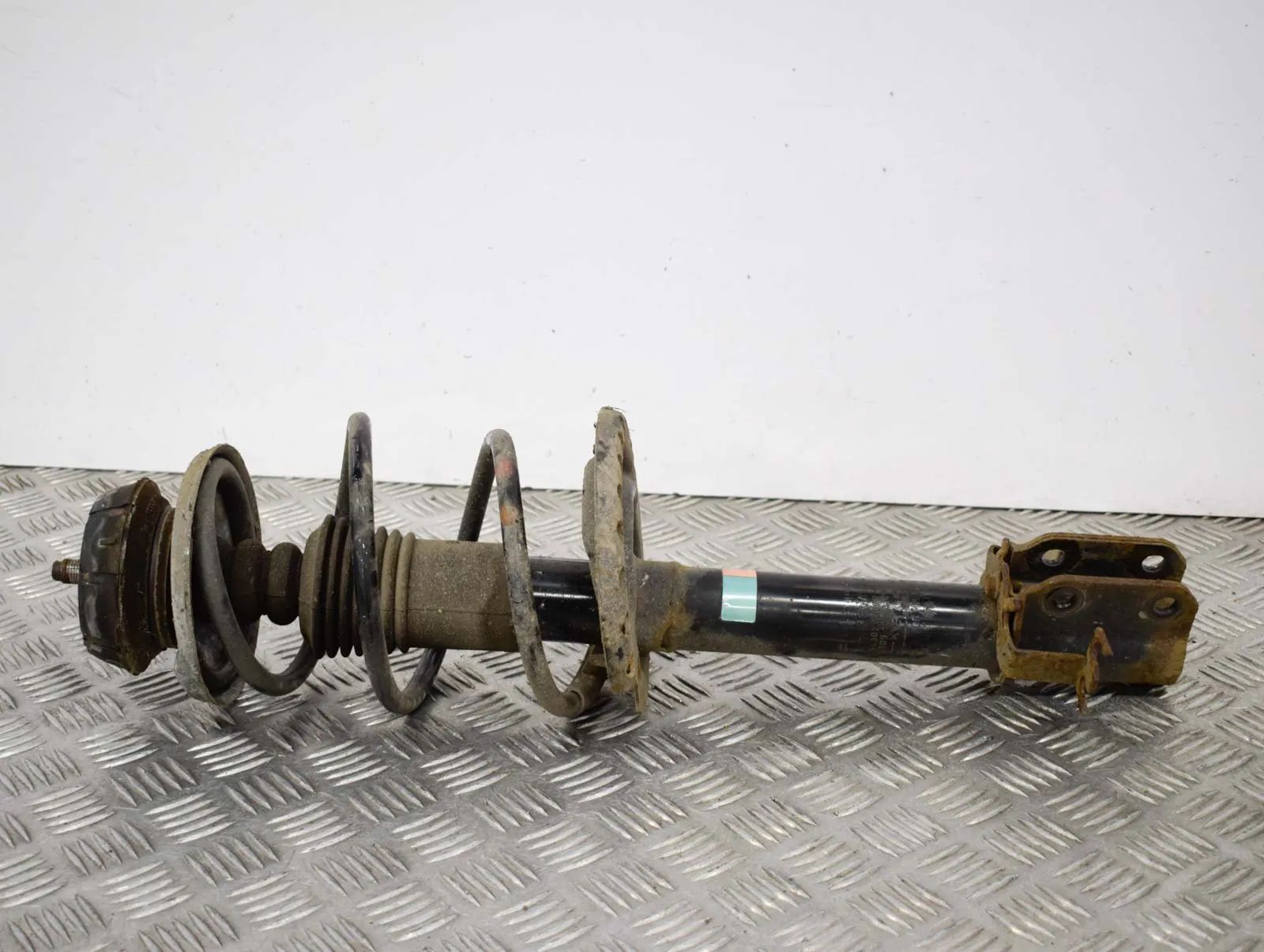 Dacia Sandero Shock absorber — front right Shock absorber — front right — DACIA SANDERO II...