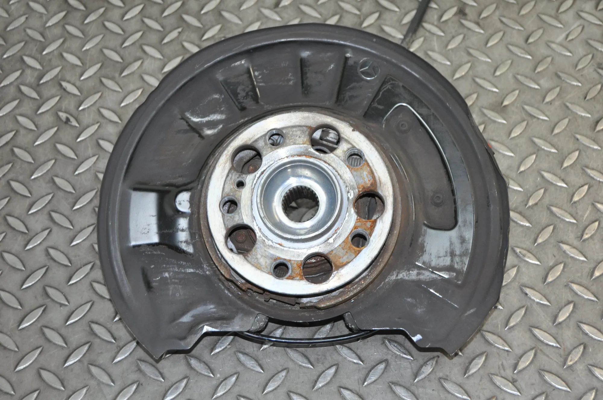 Mercedes-Benz S Coupe (C217) Rear Right Wheel Hub Rear Right Wheel Hub — MERCEDES BENZ E-CLASS CO...