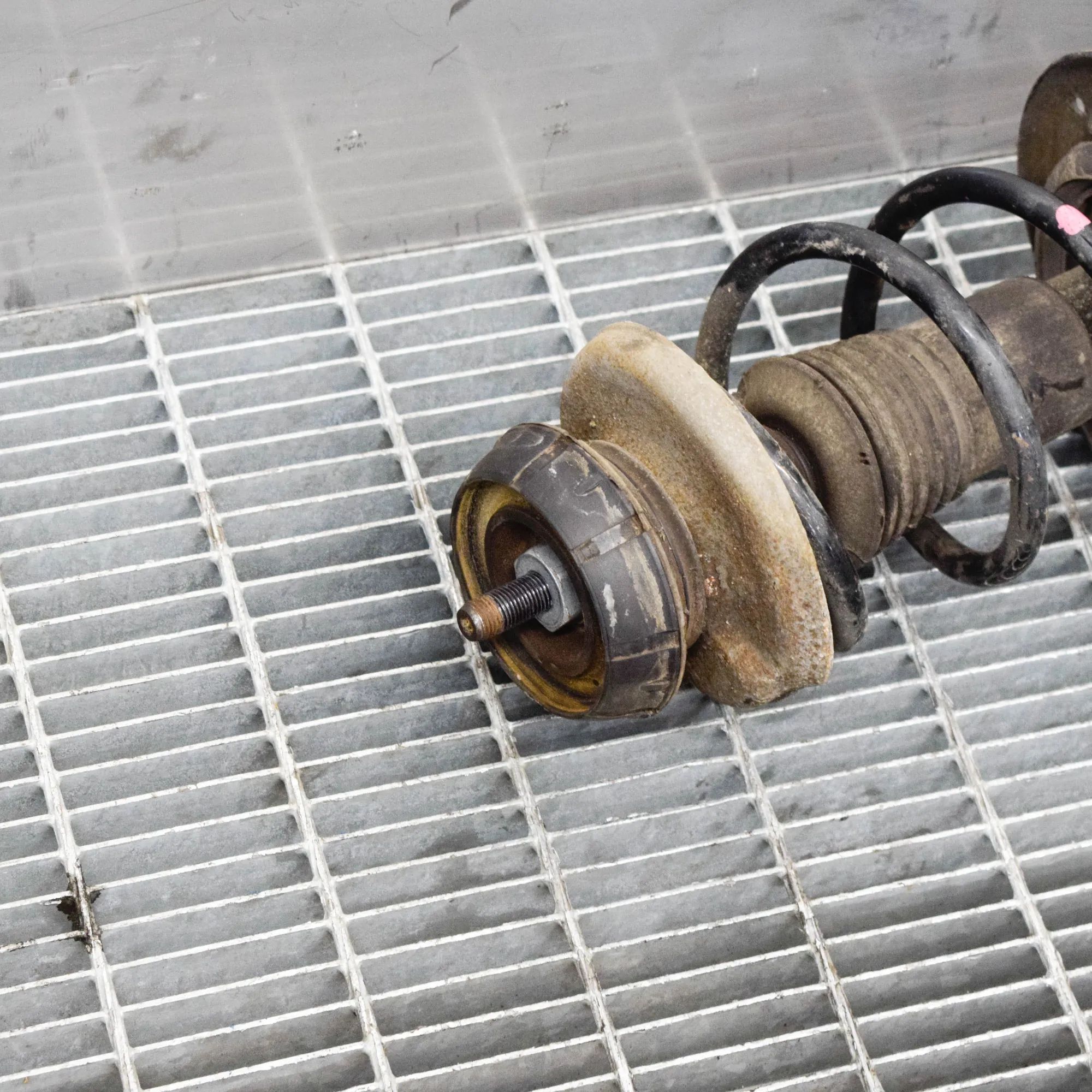 Dacia Sandero Shock absorber — front right Shock absorber — front right — DACIA SANDERO II...