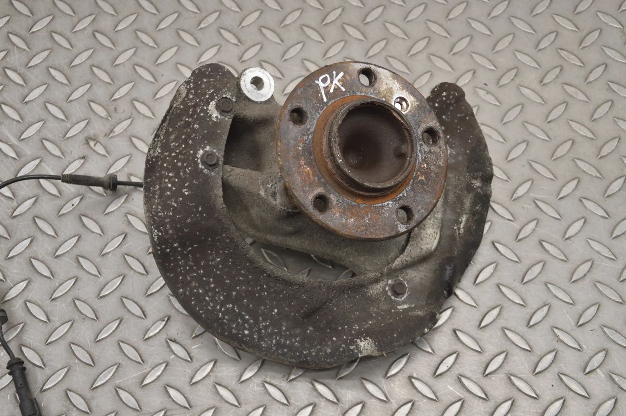 BMW 1 (E81 / E82 / E87 / E88) Front Left Wheel Hub Front Left Wheel Hub — BMW 1 F20 (2010-2019) — ...