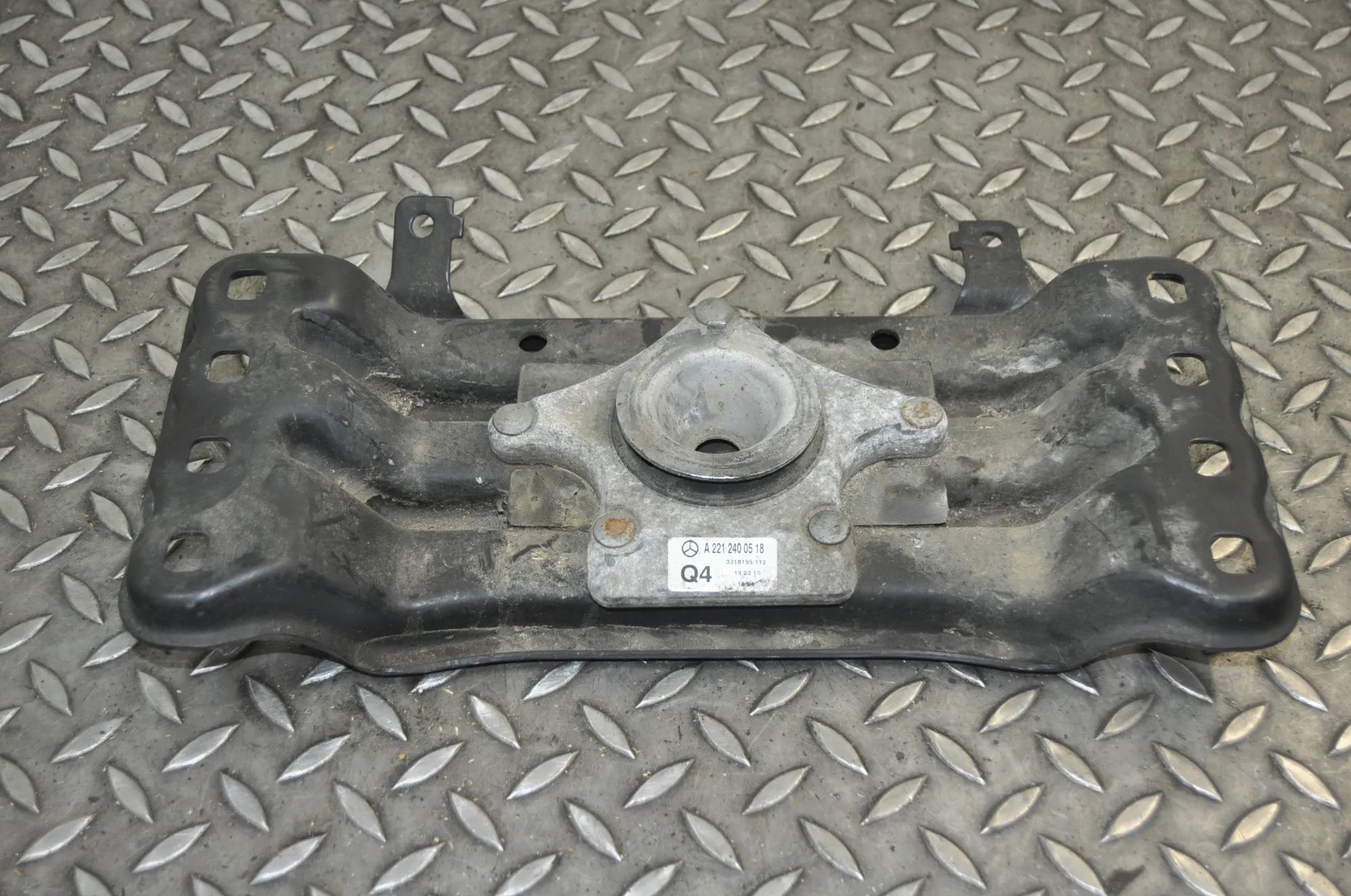 Mercedes-Benz GLK (X204) Gearbox Support Mount Bracket Gearbox Support Mount Bracket — MERCEDES BENZ G...