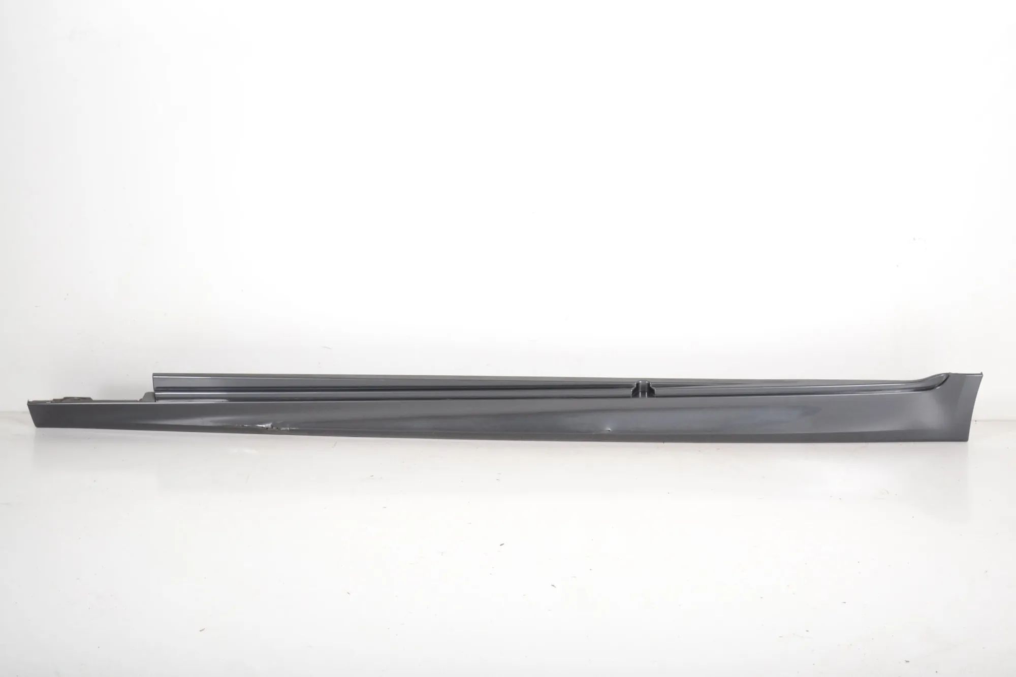 BMW 5 (F10 / F11) Left Side Plastic Sideskirt Cover Left Side Plastic Sideskirt Cover — BMW 5 Touri...