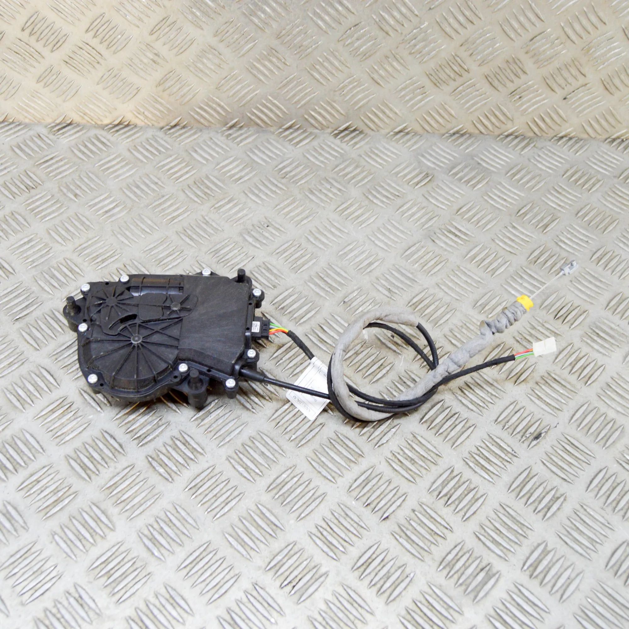 BMW 5 (F10 / F11) Tailgate Boot Soft Close Motor Tailgate Boot Soft Close Motor — BMW 5 Touring ...