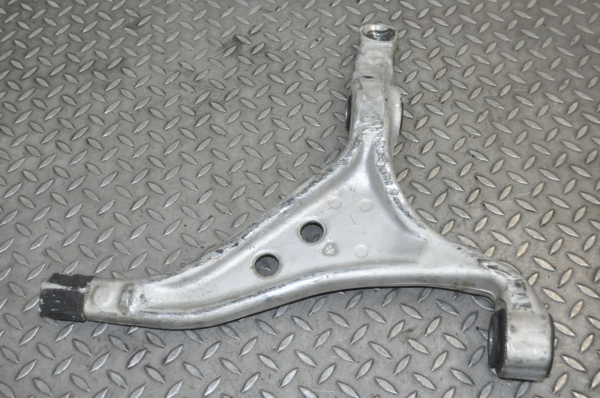 Mercedes-Benz A (W176) Front Right Lower Control Arm Front Right Lower Control Arm — MERCEDES BENZ G...