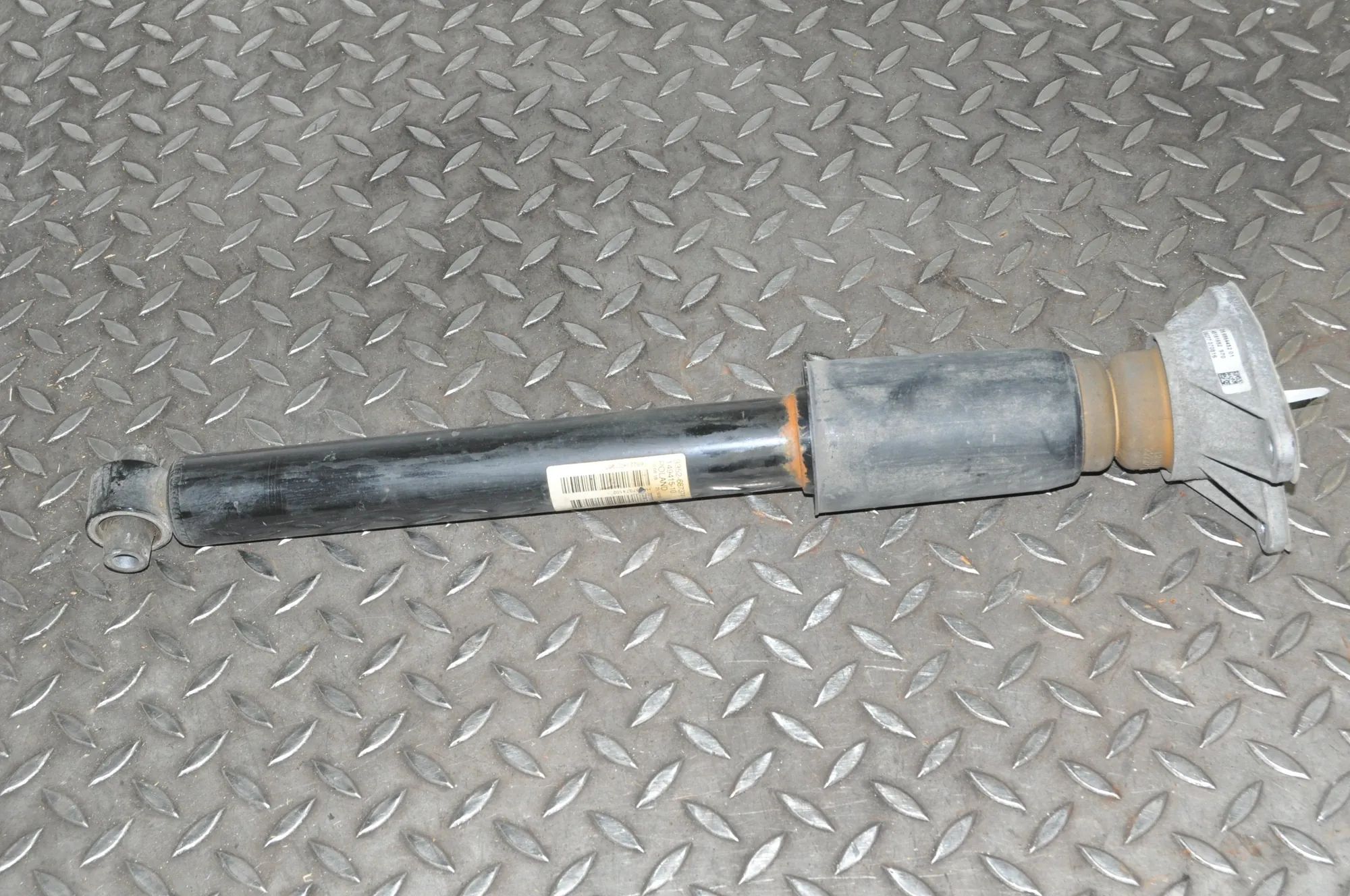 BMW 2 (F22 / F23) Shock absorber — rear right Shock absorber — rear right — BMW 2 Cabrio F23 ...