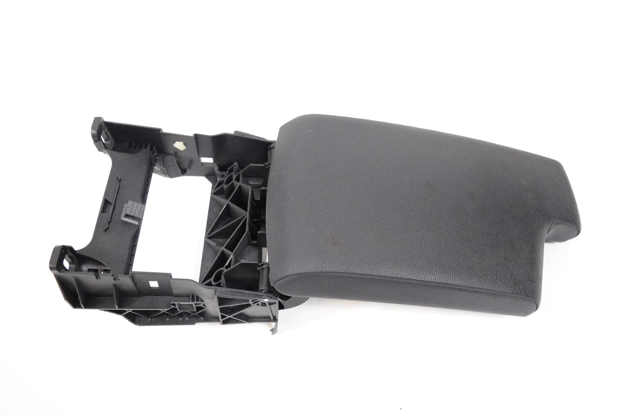 BMW 3 (E46) Käsinoja Armrest — BMW 3 E90 (2004-2011) — 7004213

Part...