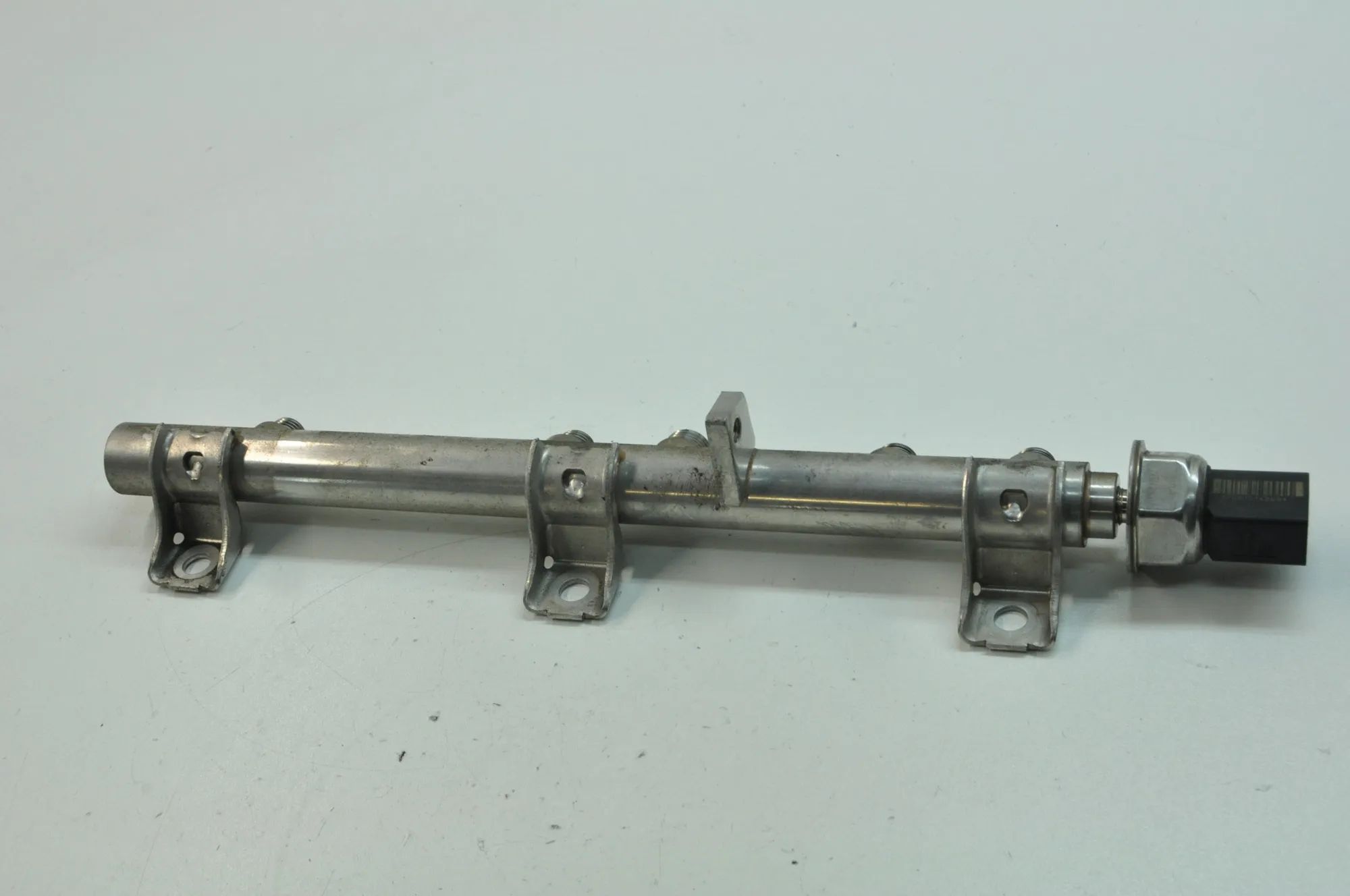 BMW 3 (E46) Fuel Rail Fuel rail — BMW 3 E90 (2004-2011) — 7562474,753...
