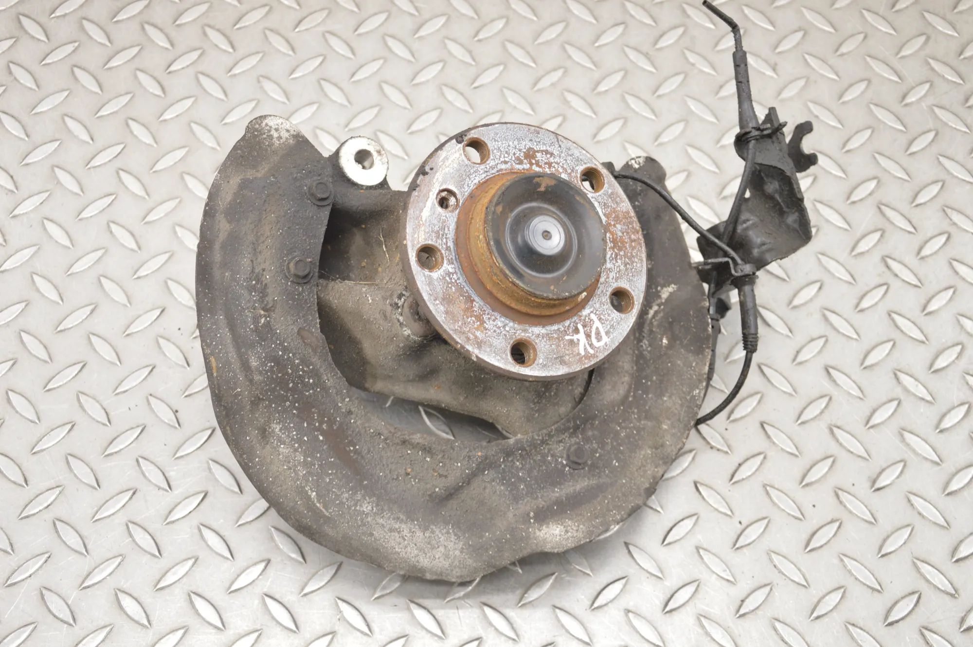 BMW 1 (E81 / E82 / E87 / E88) Front Left Wheel Hub Front Left Wheel Hub — BMW 1 F20 (2010-2019)

G...