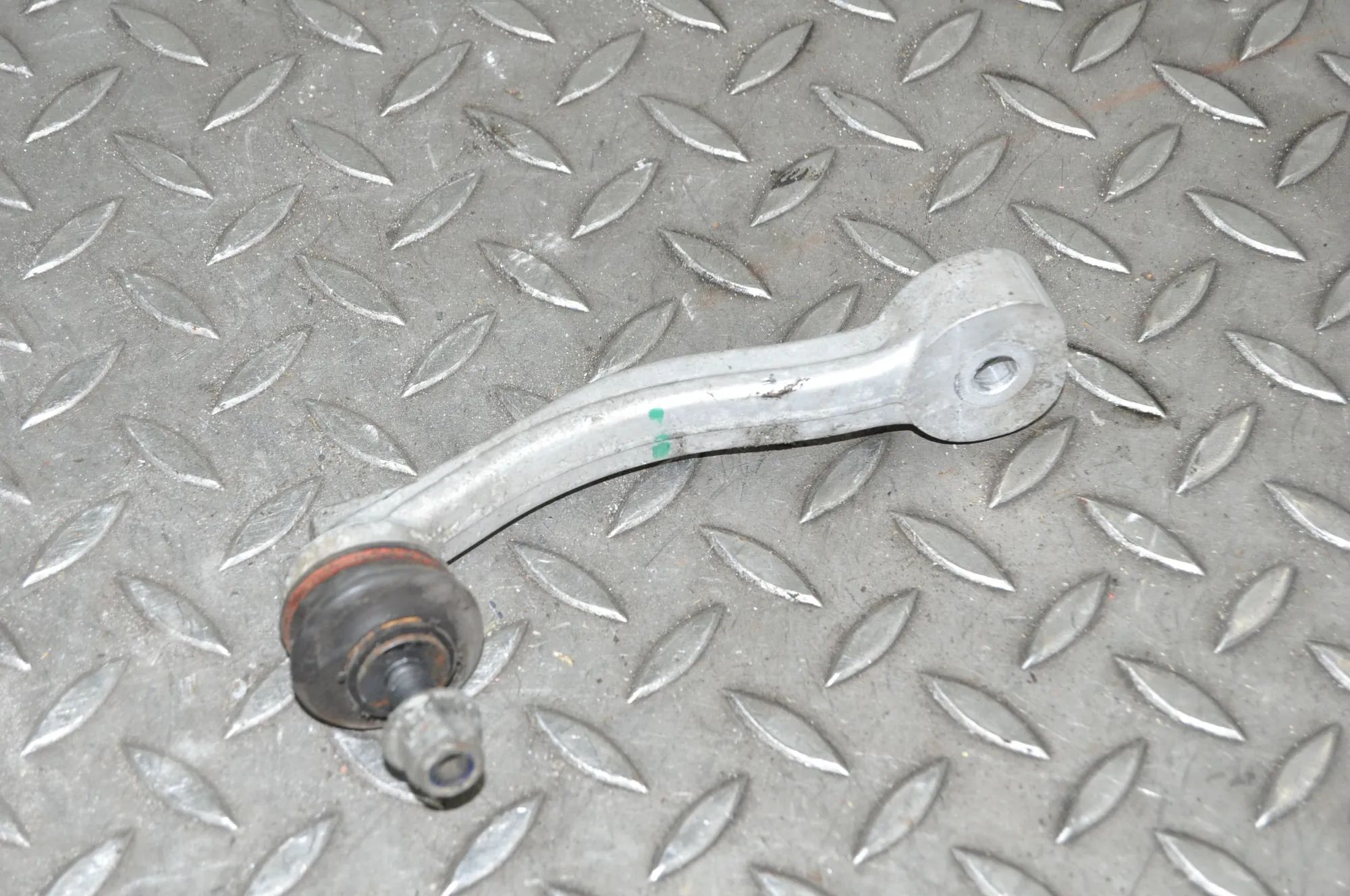 Jaguar XF Front Right Stabilizer Link Front Right Stabilizer Link — JAGUAR XF X260 (2...