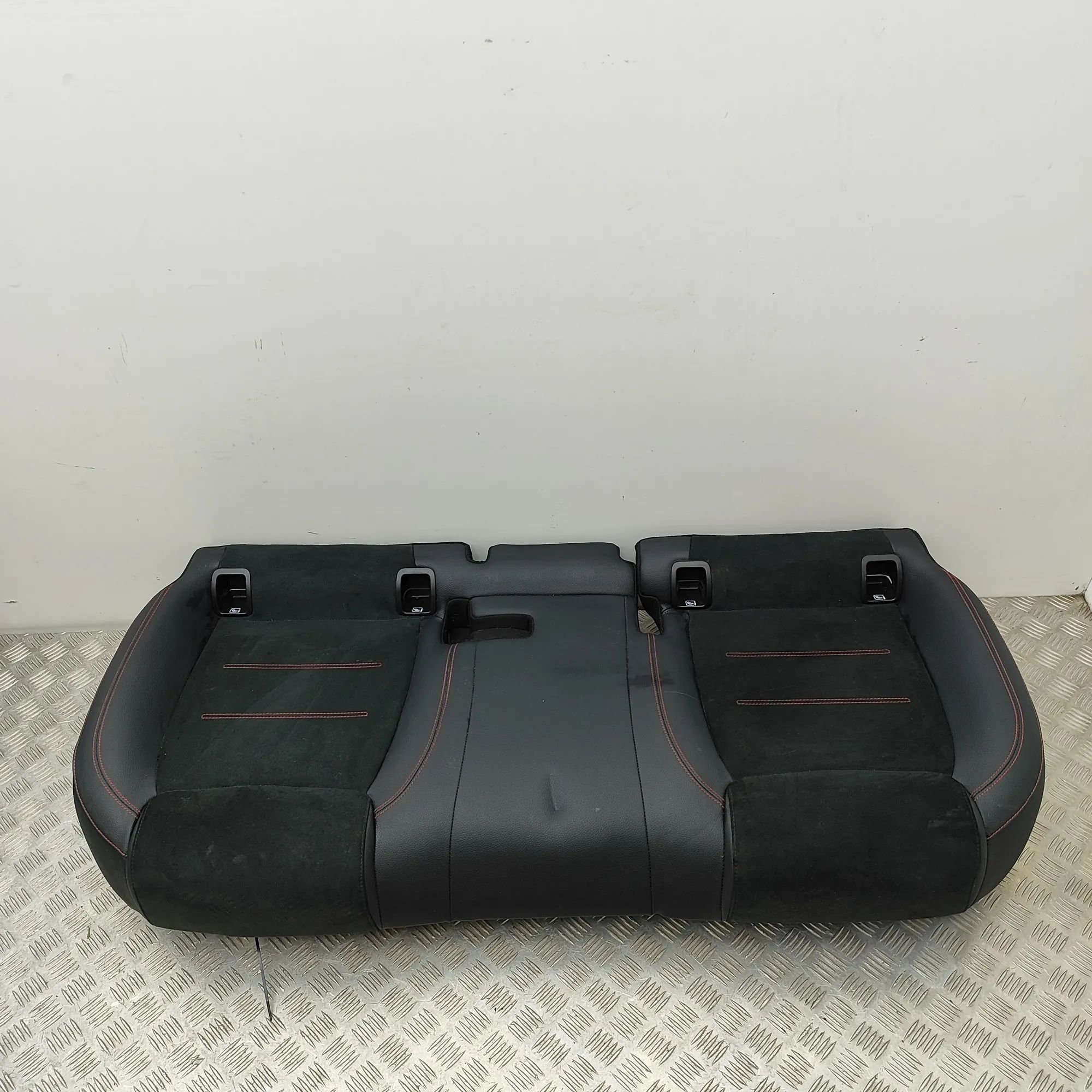 Mercedes-Benz A (W177) Заднее сиденье Rear seat — MERCEDES BENZ EQAH243 (2021-...) — ...