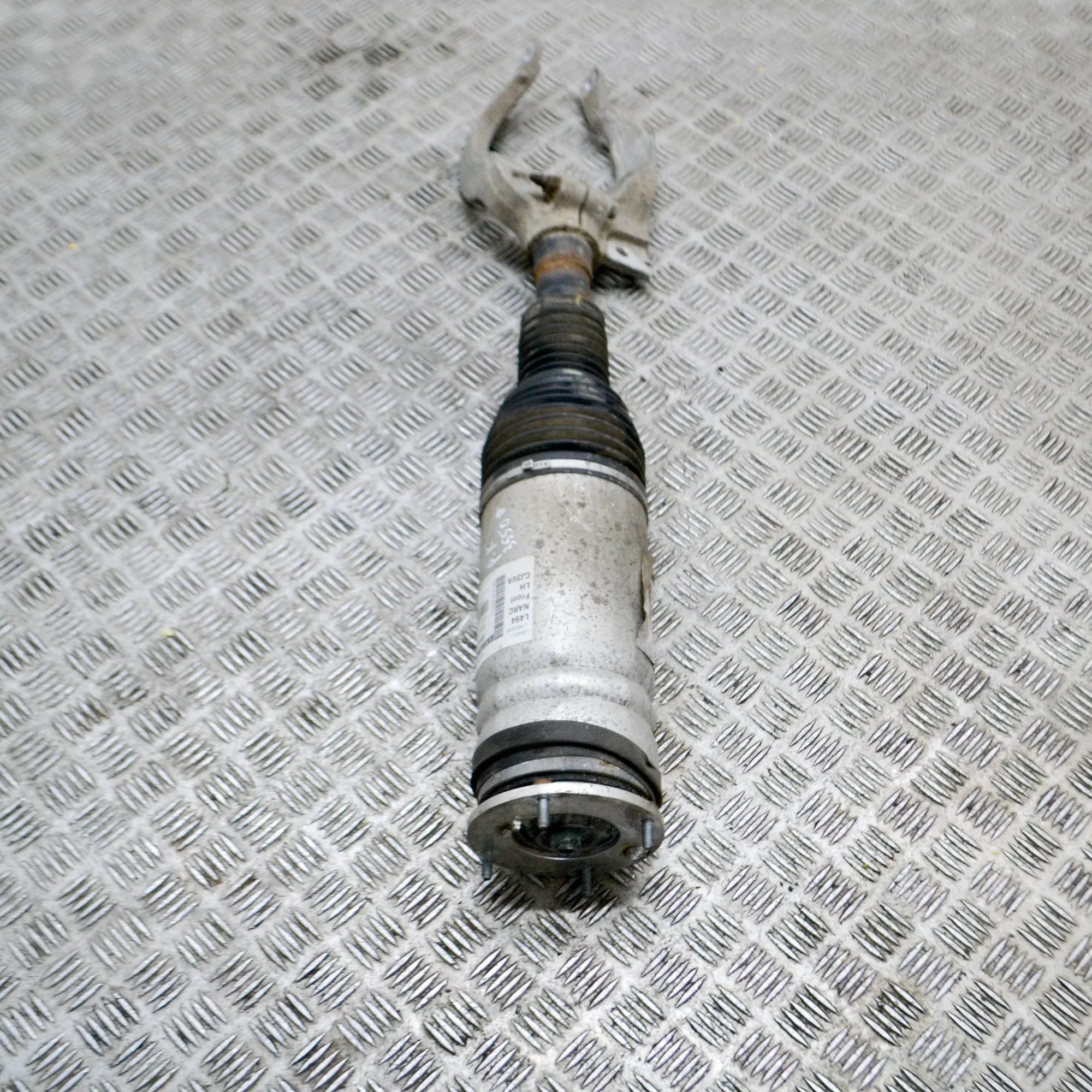 Land Rover Range Rover Sport (L494) Front Left Air Shock Absorber Front Left Air Shock Absorber — LAND ROVER RANG...