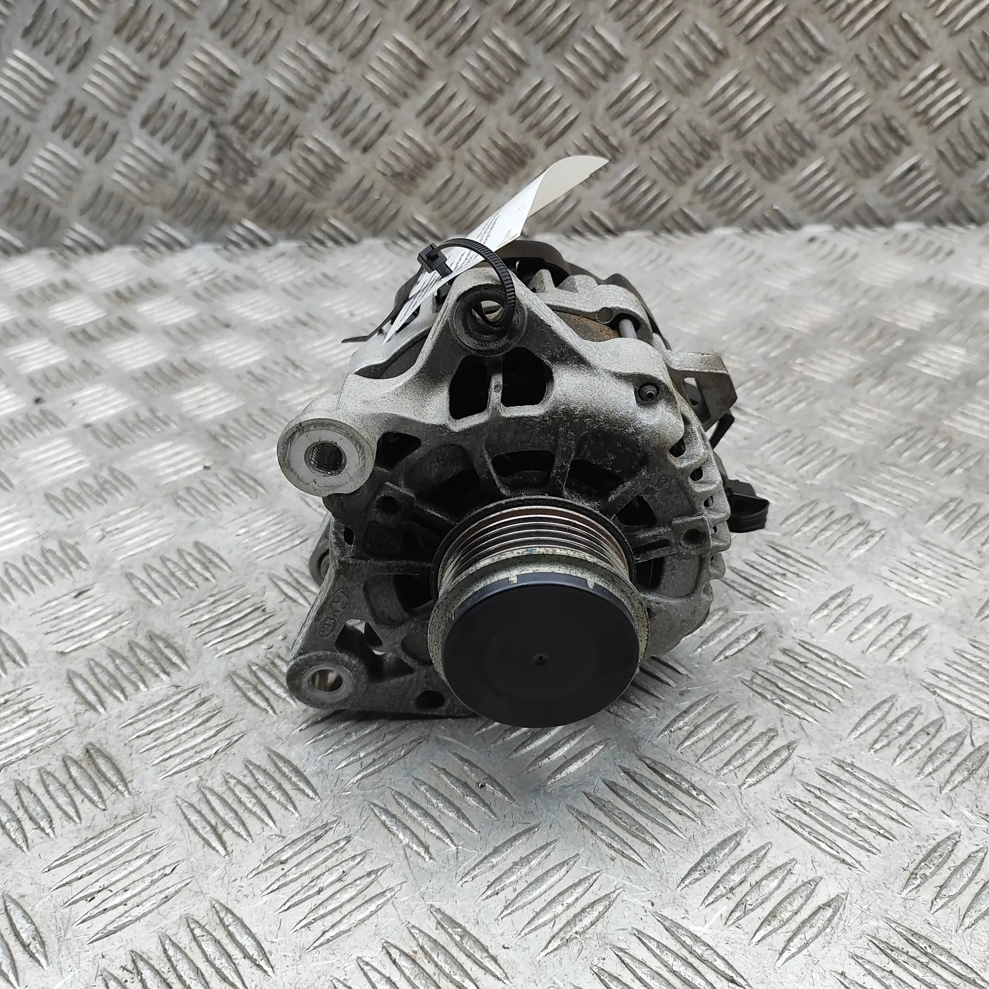 Kia Ceed (CD) Alternator Alternator — KIA XCEED (CD) (2020-...) — 37300-...